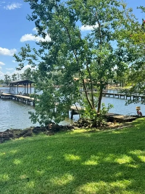 Single Family Residence For Sale in Henderson County , 22019 Brierwood Drive, Frankston, Texas 75763, 3 Bedroom, 2 Bathroom, Garage spaces, 1,056 Sqft, built in 1985, mls#21319812, Real Estate Agent in Frankston, Homes For Sale in Henderson county, Homes For Sale in Frankston, Realtor in Frankston Texas, Real Estate Brokerage Independent Realty Texas, Luminita Cordes Realtor