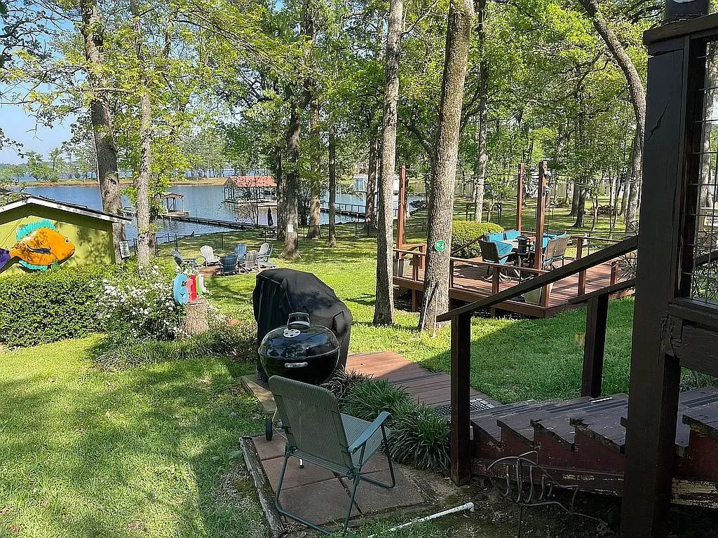Single Family Residence For Sale in Henderson County , 22019 Brierwood Drive, Frankston, Texas 75763, 3 Bedroom, 2 Bathroom, Garage spaces, 1,056 Sqft, built in 1985, mls#21319812, Real Estate Agent in Frankston, Homes For Sale in Henderson county, Homes For Sale in Frankston, Realtor in Frankston Texas, Real Estate Brokerage Independent Realty Texas, Luminita Cordes Realtor