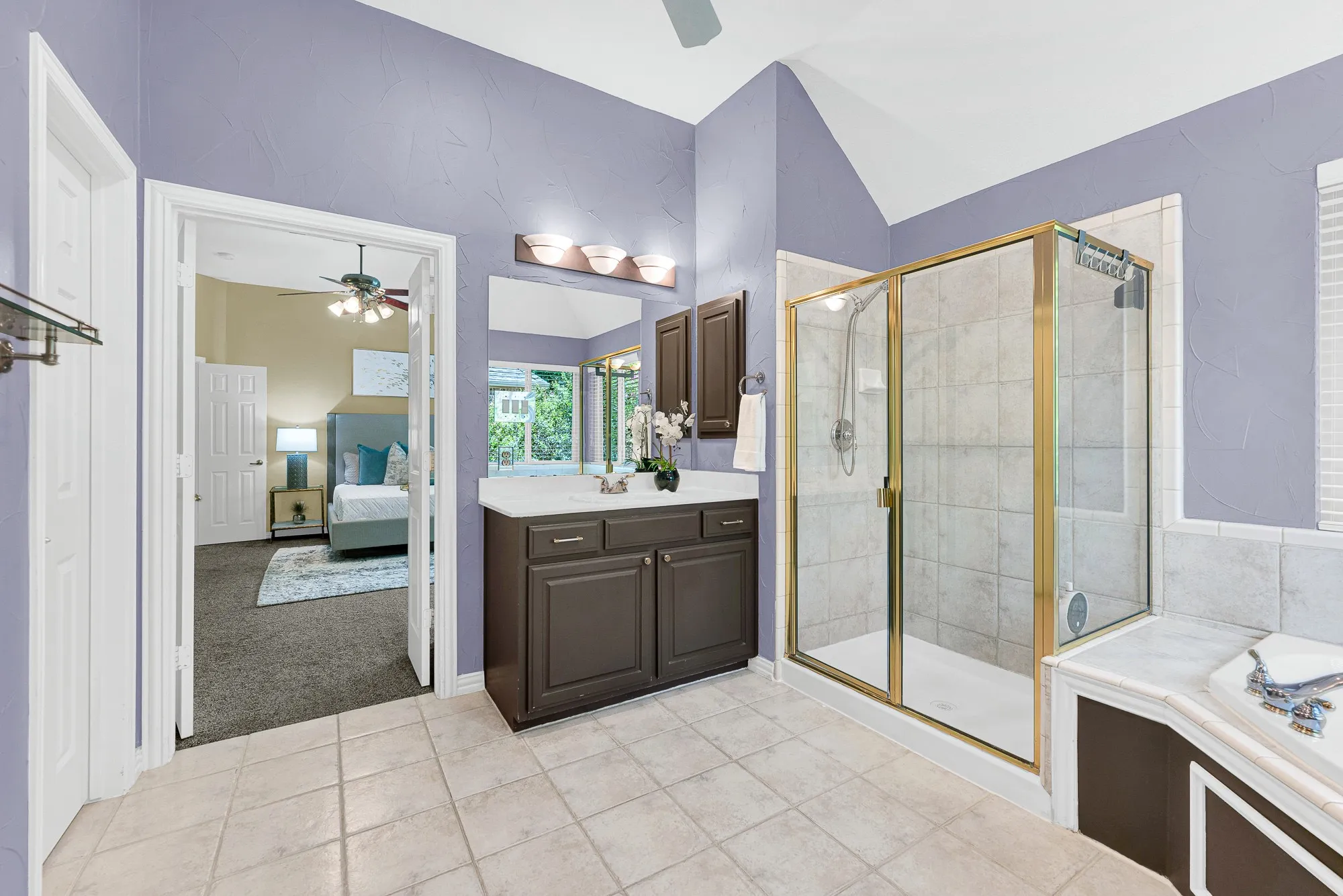 His and Her sinks and separate tun and shower