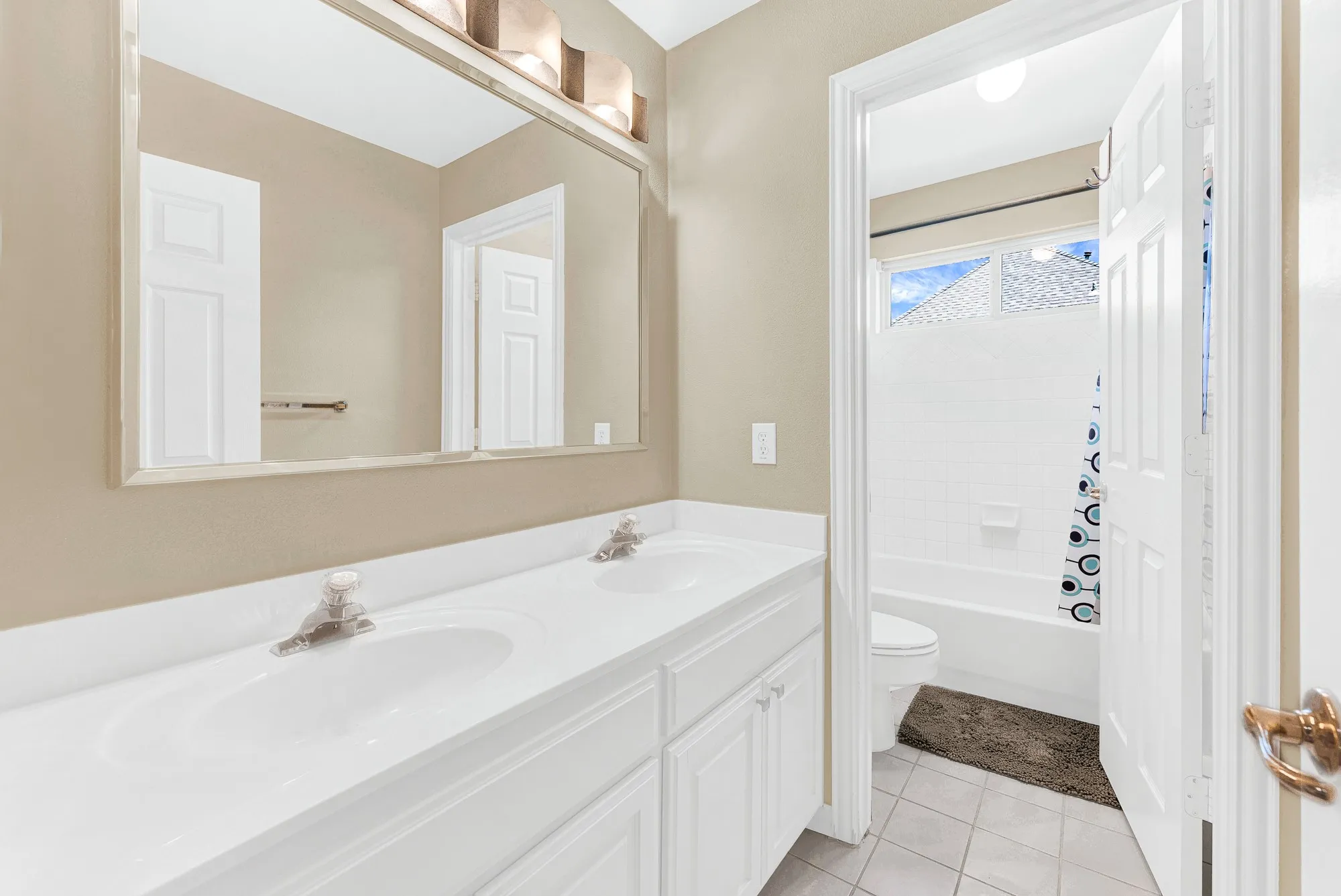 Example of secondary bathrooms