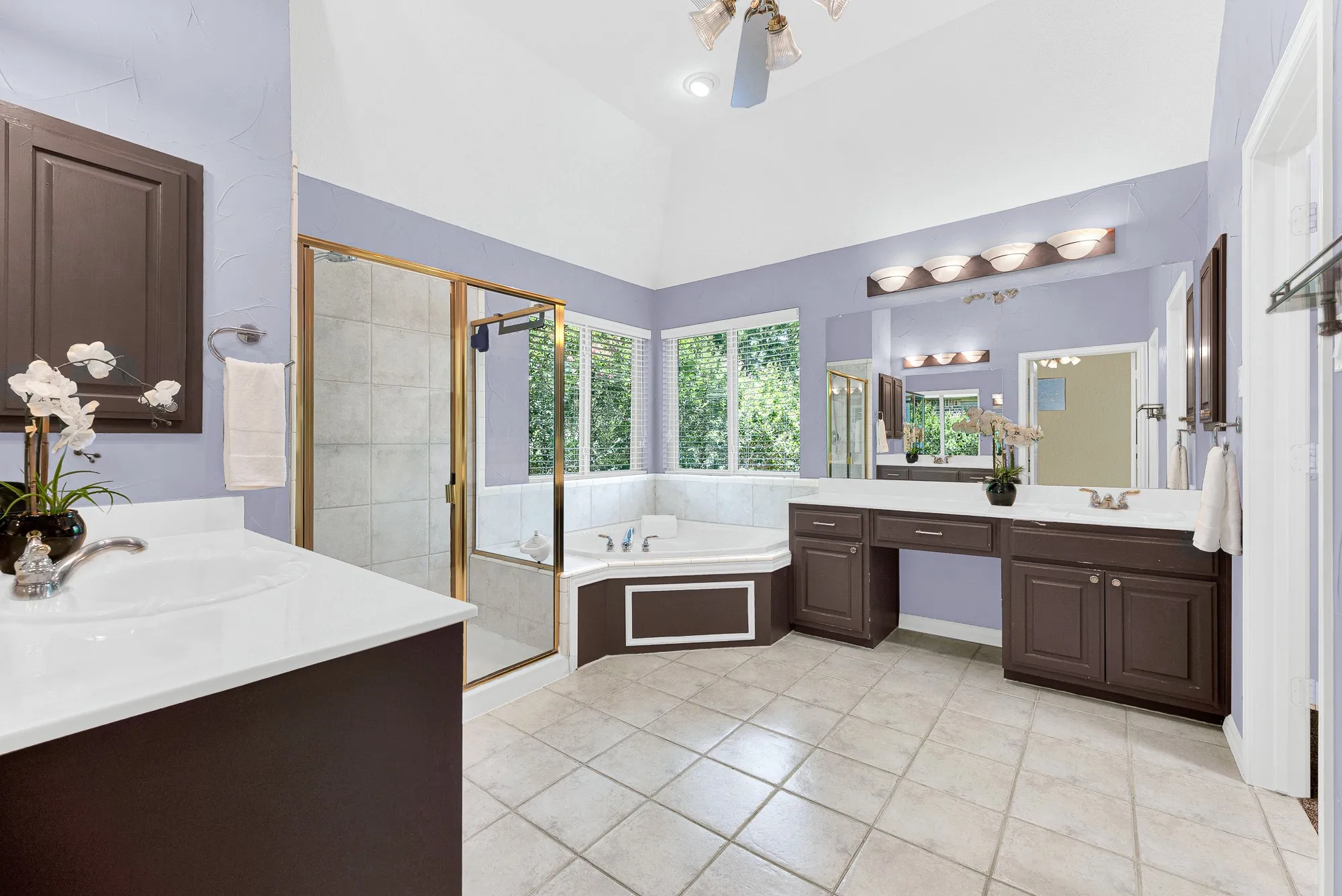 His and Her sinks and separate tun and shower