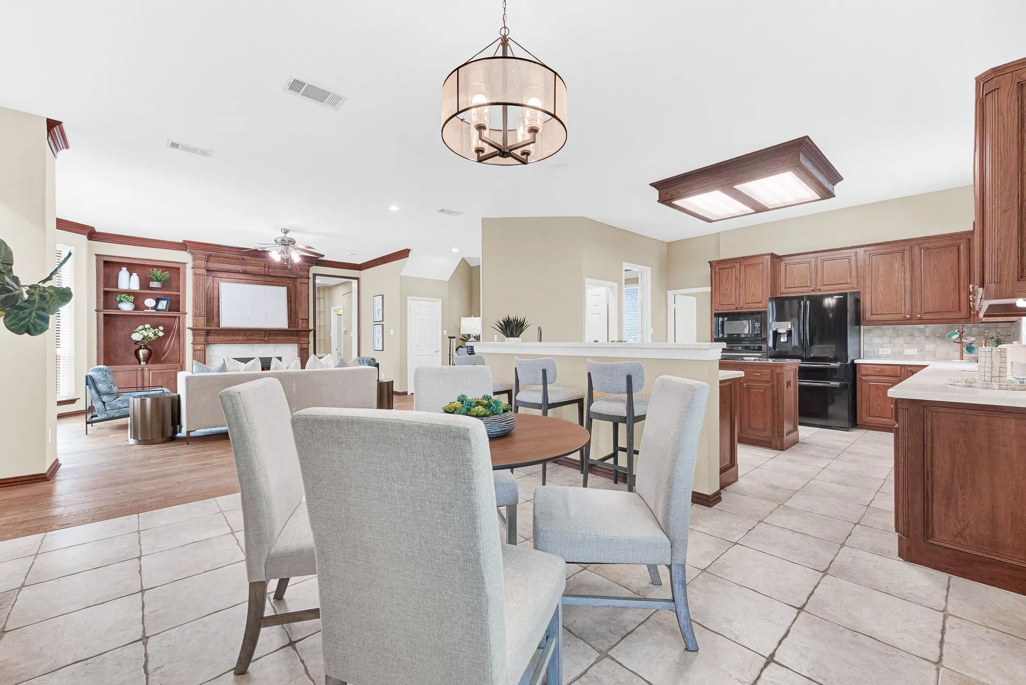 kitchen & breakfast areas are open to the family room; great for entertaining!