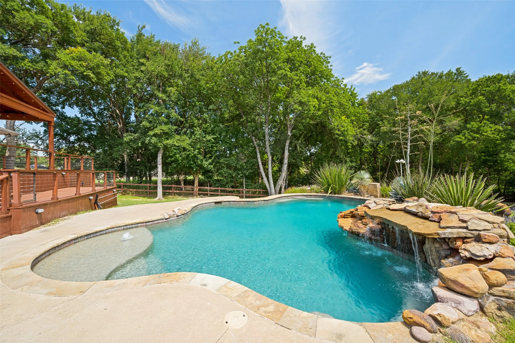 Single Family Residence For Sale in Collin County , 9 Country Ridge Road, Melissa, Texas 75454, 3 Bedroom, 4 Bathroom, 3 Garage spaces, 3,864 Sqft, built in 1990, mls#21320062, Real Estate Agent in Melissa, Homes For Sale in Collin county, Homes For Sale in Melissa, Realtor in Melissa Texas, Real Estate Brokerage Independent Realty Texas, Luminita Cordes Realtor