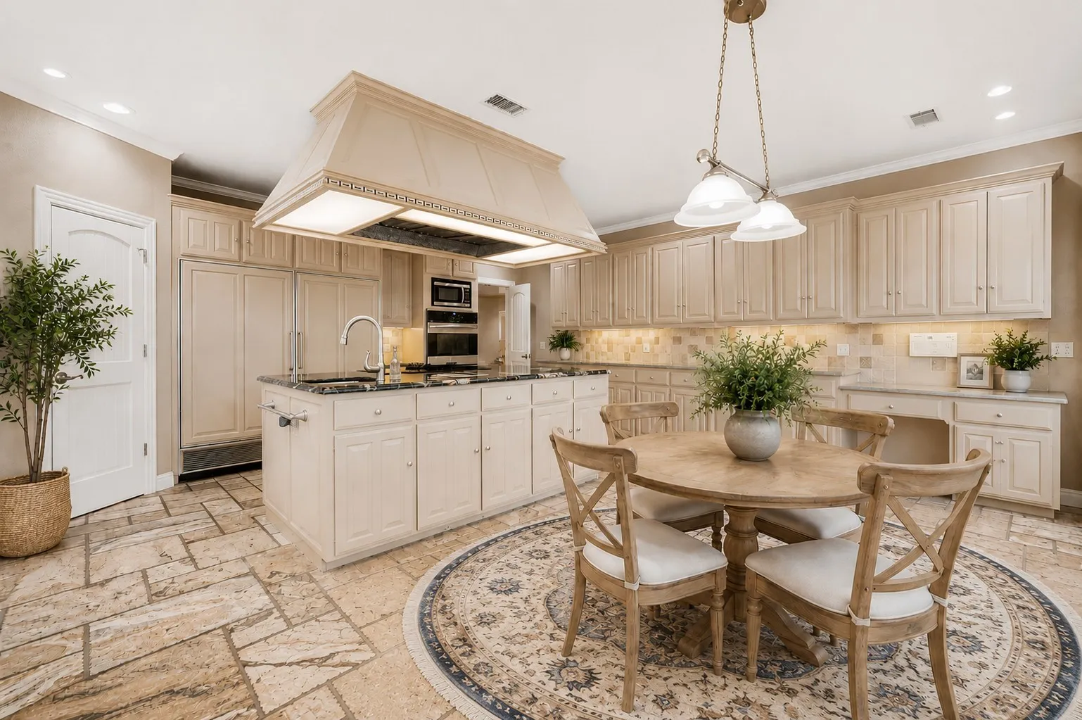 Lots of cabinet storage and a pantry.    virtual staging