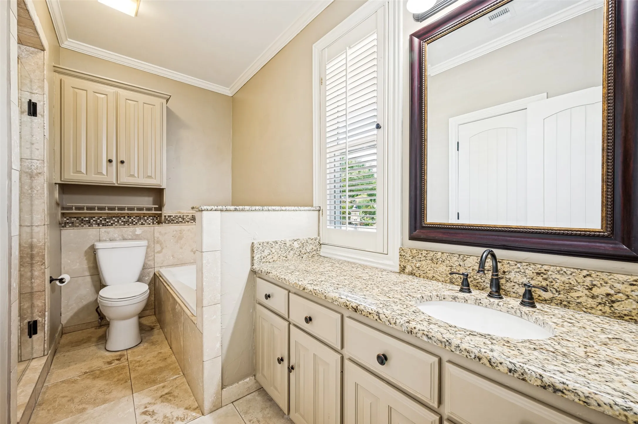 The bath connected to the third bedrom!  Large shower and tub in this one.