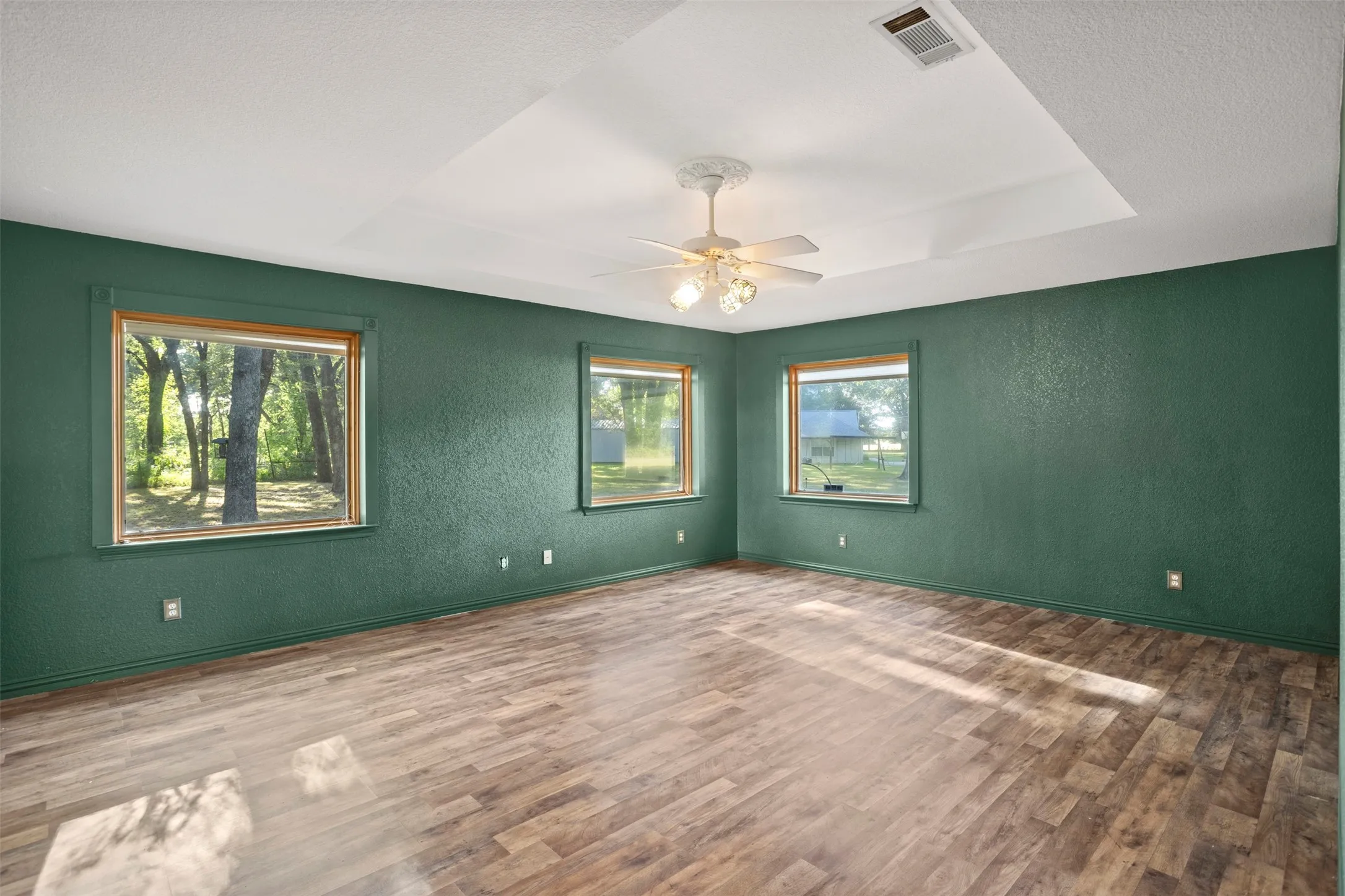 Single Family Residence For Sale in Kaufman County , 8412 County Road 4084, Scurry, Texas 75158, 3 Bedroom, 3 Bathroom, Garage spaces, 1,976 Sqft, built in 2001, mls#21320302, Real Estate Agent in Scurry, Homes For Sale in Kaufman county, Homes For Sale in Scurry, Realtor in Scurry Texas, Real Estate Brokerage Independent Realty Texas, Luminita Cordes Realtor