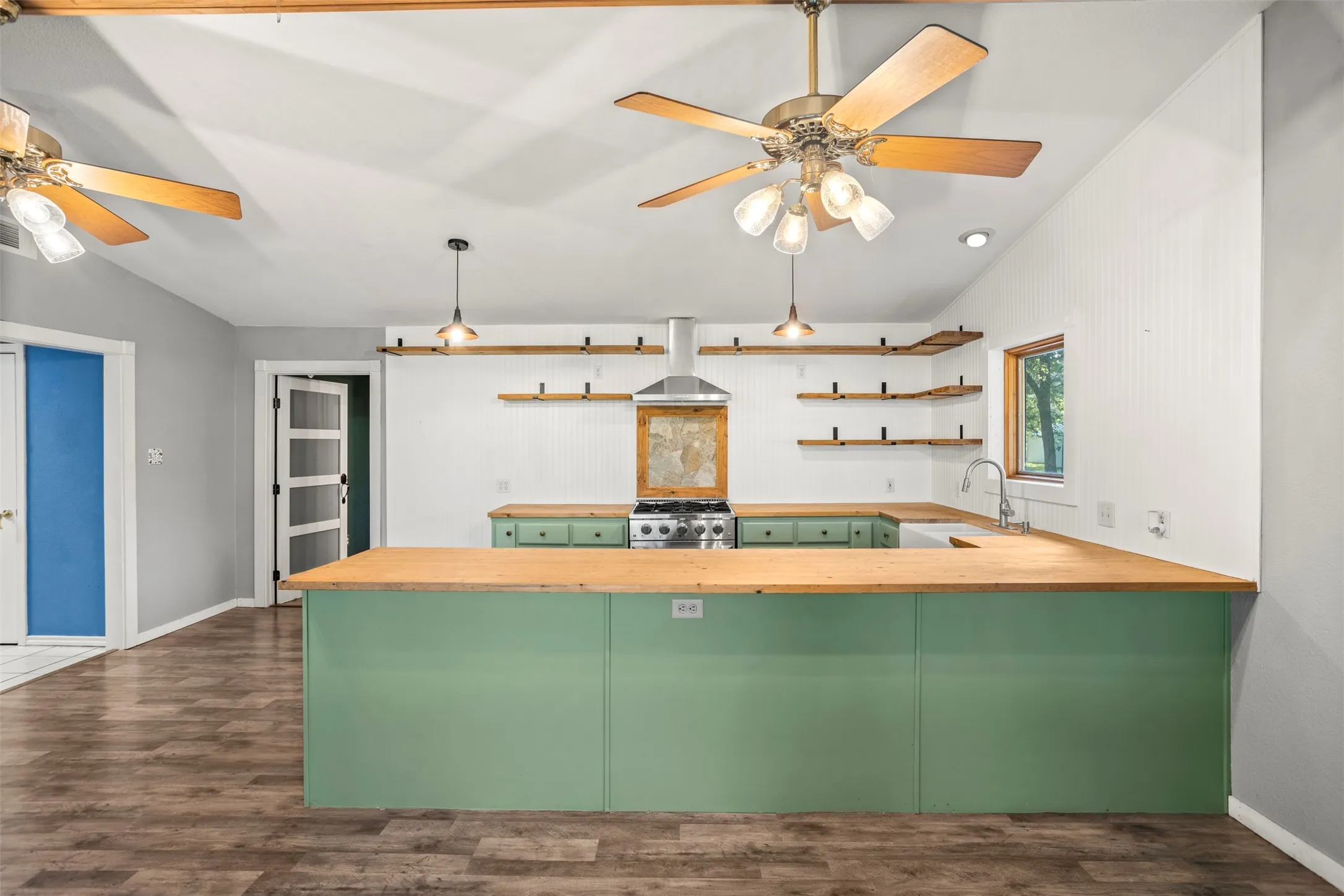 Single Family Residence For Sale in Kaufman County , 8412 County Road 4084, Scurry, Texas 75158, 3 Bedroom, 3 Bathroom, Garage spaces, 1,976 Sqft, built in 2001, mls#21320302, Real Estate Agent in Scurry, Homes For Sale in Kaufman county, Homes For Sale in Scurry, Realtor in Scurry Texas, Real Estate Brokerage Independent Realty Texas, Luminita Cordes Realtor