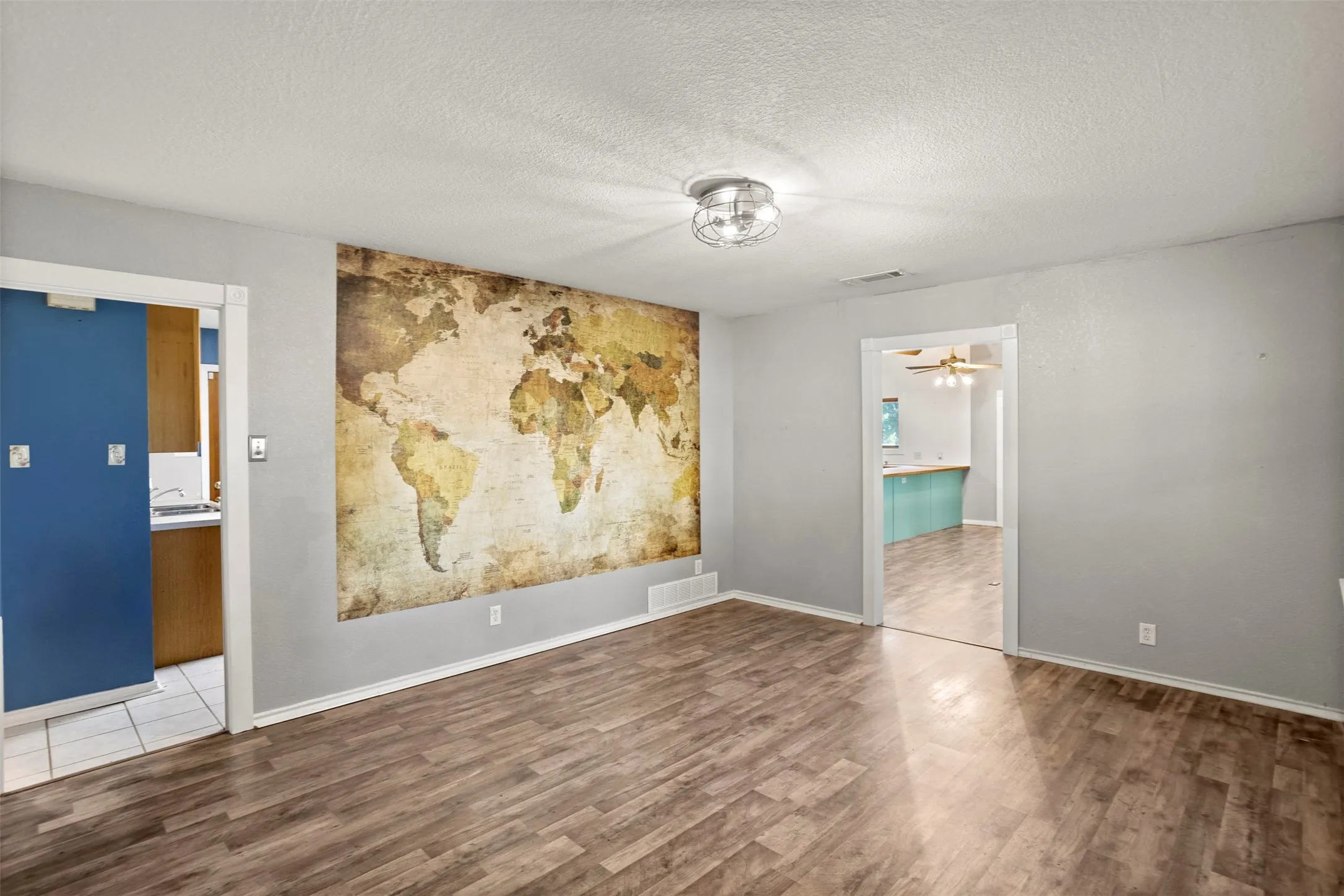 Single Family Residence For Sale in Kaufman County , 8412 County Road 4084, Scurry, Texas 75158, 3 Bedroom, 3 Bathroom, Garage spaces, 1,976 Sqft, built in 2001, mls#21320302, Real Estate Agent in Scurry, Homes For Sale in Kaufman county, Homes For Sale in Scurry, Realtor in Scurry Texas, Real Estate Brokerage Independent Realty Texas, Luminita Cordes Realtor
