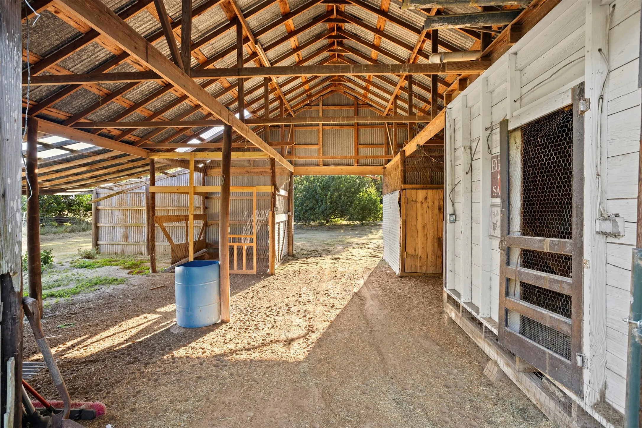 Single Family Residence For Sale in Kaufman County , 8412 County Road 4084, Scurry, Texas 75158, 3 Bedroom, 3 Bathroom, Garage spaces, 1,976 Sqft, built in 2001, mls#21320302, Real Estate Agent in Scurry, Homes For Sale in Kaufman county, Homes For Sale in Scurry, Realtor in Scurry Texas, Real Estate Brokerage Independent Realty Texas, Luminita Cordes Realtor