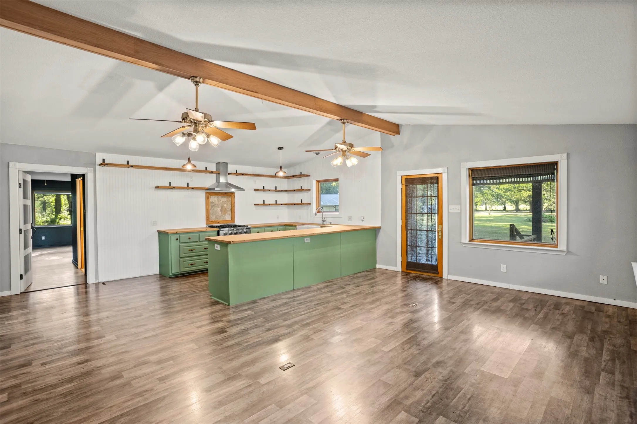 Single Family Residence For Sale in Kaufman County , 8412 County Road 4084, Scurry, Texas 75158, 3 Bedroom, 3 Bathroom, Garage spaces, 1,976 Sqft, built in 2001, mls#21320302, Real Estate Agent in Scurry, Homes For Sale in Kaufman county, Homes For Sale in Scurry, Realtor in Scurry Texas, Real Estate Brokerage Independent Realty Texas, Luminita Cordes Realtor