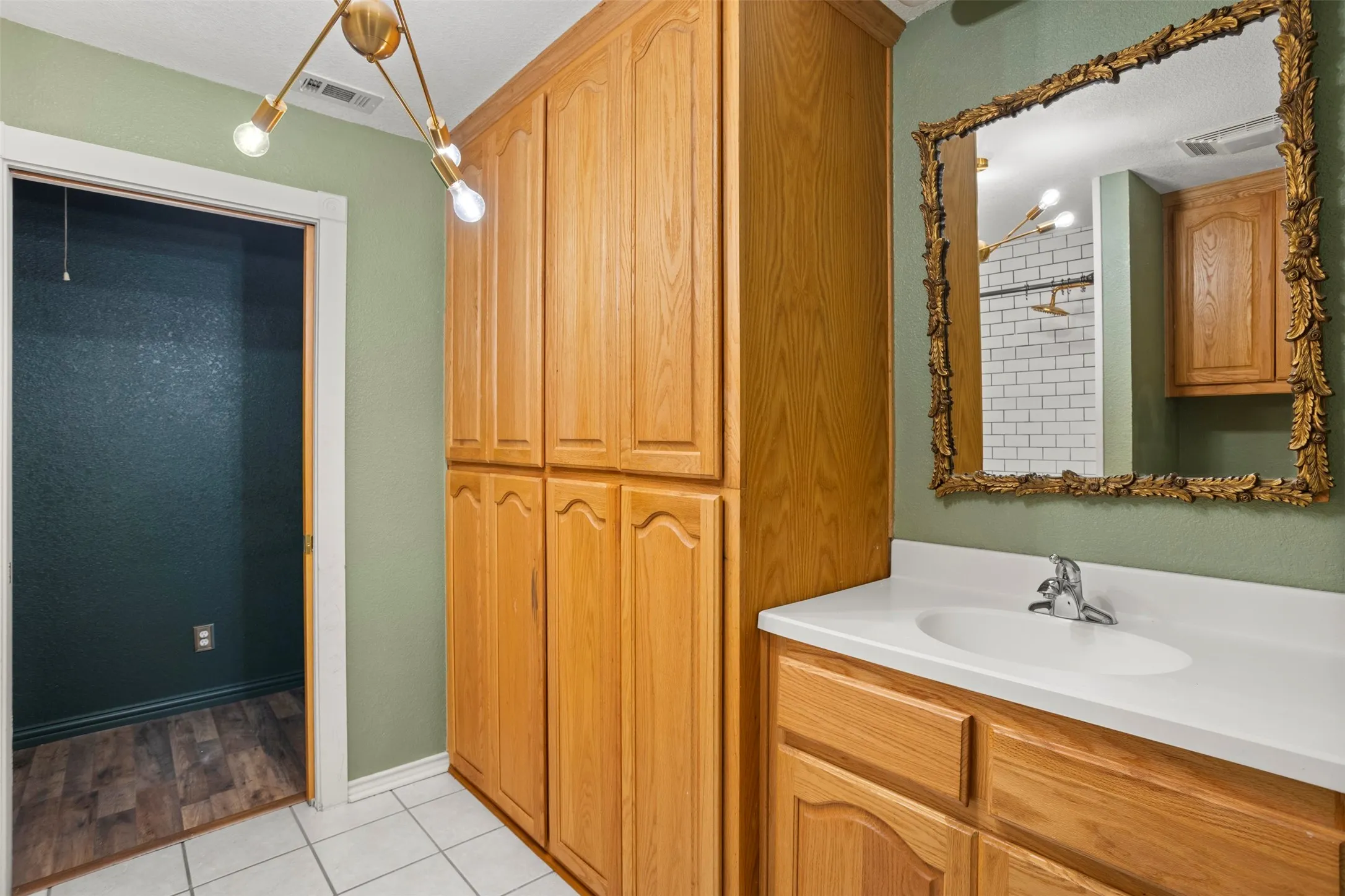 Single Family Residence For Sale in Kaufman County , 8412 County Road 4084, Scurry, Texas 75158, 3 Bedroom, 3 Bathroom, Garage spaces, 1,976 Sqft, built in 2001, mls#21320302, Real Estate Agent in Scurry, Homes For Sale in Kaufman county, Homes For Sale in Scurry, Realtor in Scurry Texas, Real Estate Brokerage Independent Realty Texas, Luminita Cordes Realtor