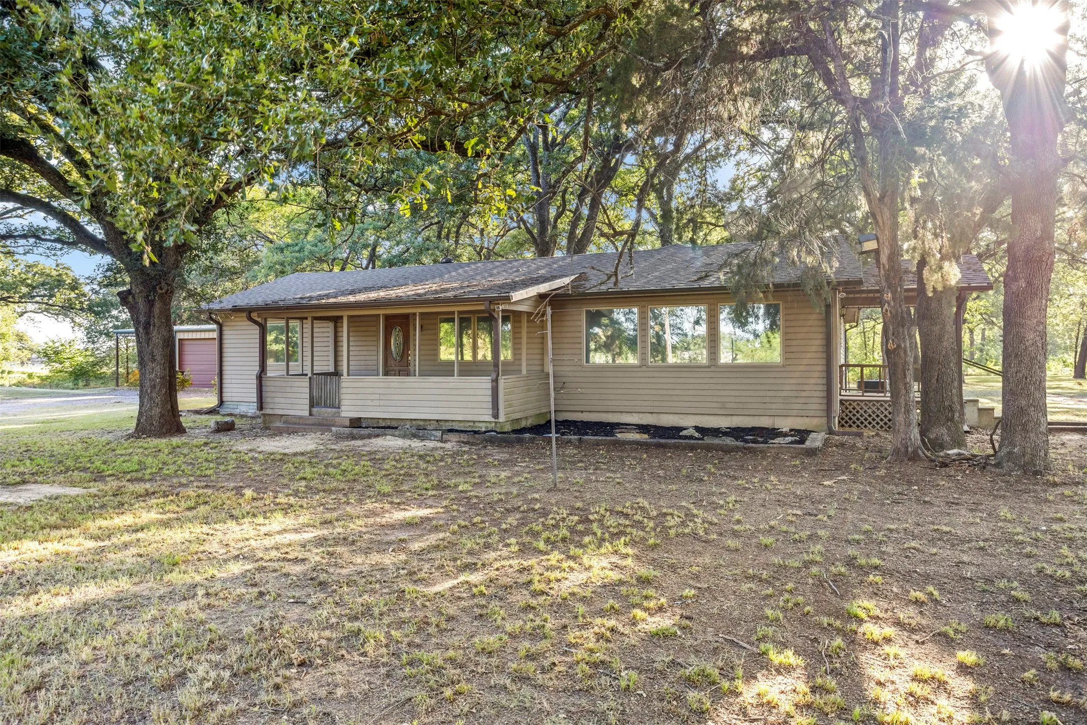 Single Family Residence For Sale in Kaufman County , 8412 County Road 4084, Scurry, Texas 75158, 3 Bedroom, 3 Bathroom, Garage spaces, 1,976 Sqft, built in 2001, mls#21320302, Real Estate Agent in Scurry, Homes For Sale in Kaufman county, Homes For Sale in Scurry, Realtor in Scurry Texas, Real Estate Brokerage Independent Realty Texas, Luminita Cordes Realtor