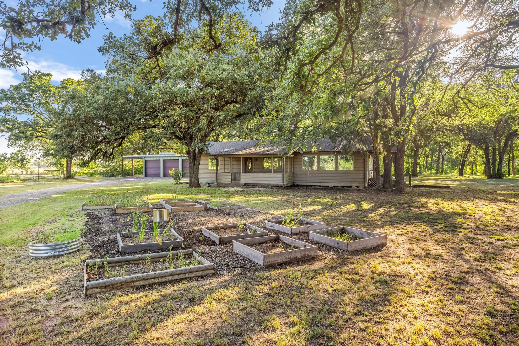 Single Family Residence For Sale in Kaufman County , 8412 County Road 4084, Scurry, Texas 75158, 3 Bedroom, 3 Bathroom, Garage spaces, 1,976 Sqft, built in 2001, mls#21320302, Real Estate Agent in Scurry, Homes For Sale in Kaufman county, Homes For Sale in Scurry, Realtor in Scurry Texas, Real Estate Brokerage Independent Realty Texas, Luminita Cordes Realtor