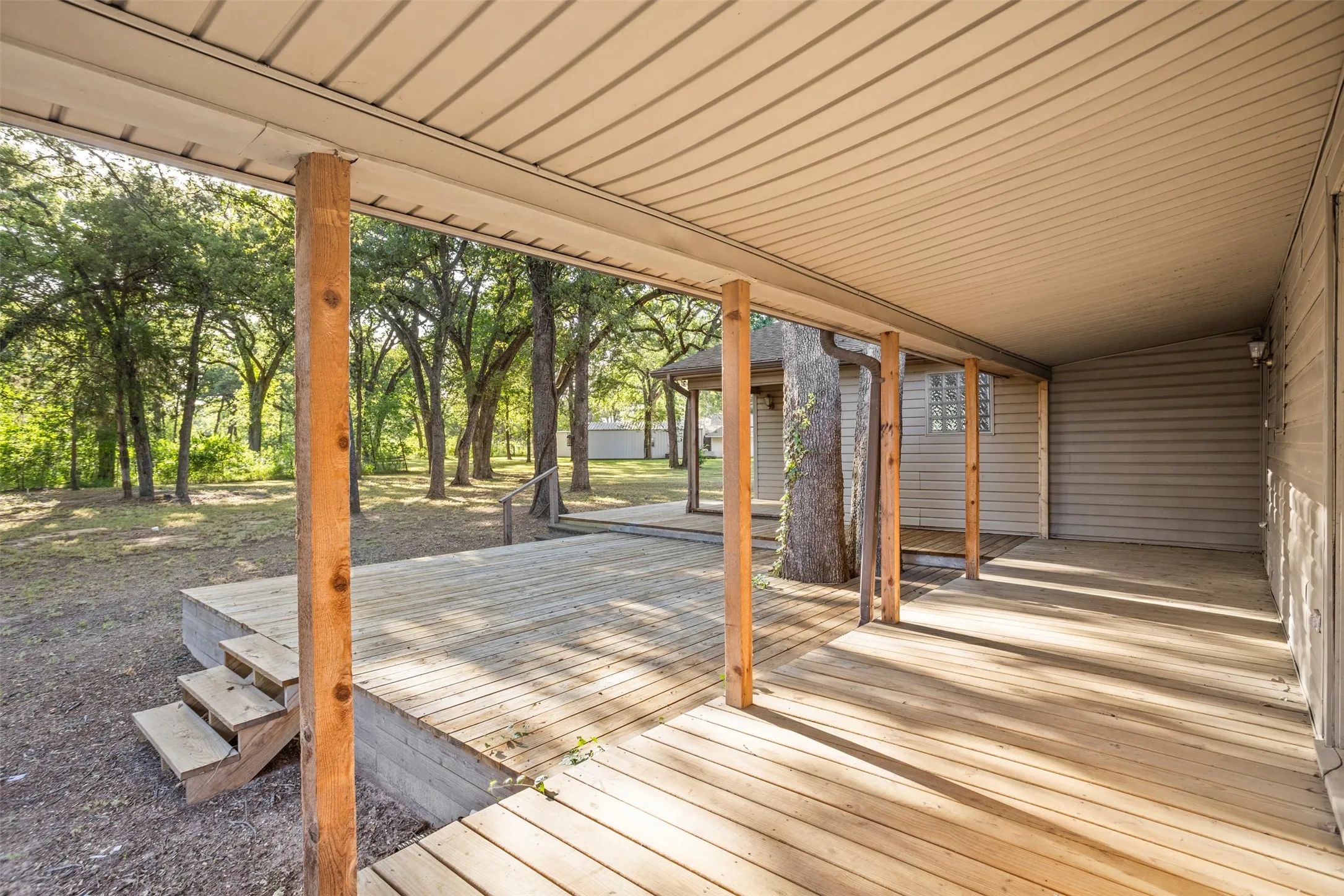 Single Family Residence For Sale in Kaufman County , 8412 County Road 4084, Scurry, Texas 75158, 3 Bedroom, 3 Bathroom, Garage spaces, 1,976 Sqft, built in 2001, mls#21320302, Real Estate Agent in Scurry, Homes For Sale in Kaufman county, Homes For Sale in Scurry, Realtor in Scurry Texas, Real Estate Brokerage Independent Realty Texas, Luminita Cordes Realtor
