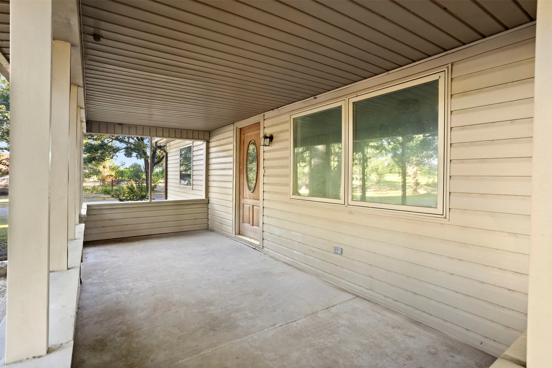 Single Family Residence For Sale in Kaufman County , 8412 County Road 4084, Scurry, Texas 75158, 3 Bedroom, 3 Bathroom, Garage spaces, 1,976 Sqft, built in 2001, mls#21320302, Real Estate Agent in Scurry, Homes For Sale in Kaufman county, Homes For Sale in Scurry, Realtor in Scurry Texas, Real Estate Brokerage Independent Realty Texas, Luminita Cordes Realtor