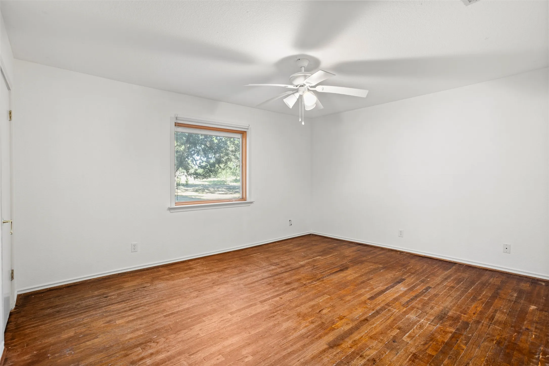 Single Family Residence For Sale in Kaufman County , 8412 County Road 4084, Scurry, Texas 75158, 3 Bedroom, 3 Bathroom, Garage spaces, 1,976 Sqft, built in 2001, mls#21320302, Real Estate Agent in Scurry, Homes For Sale in Kaufman county, Homes For Sale in Scurry, Realtor in Scurry Texas, Real Estate Brokerage Independent Realty Texas, Luminita Cordes Realtor
