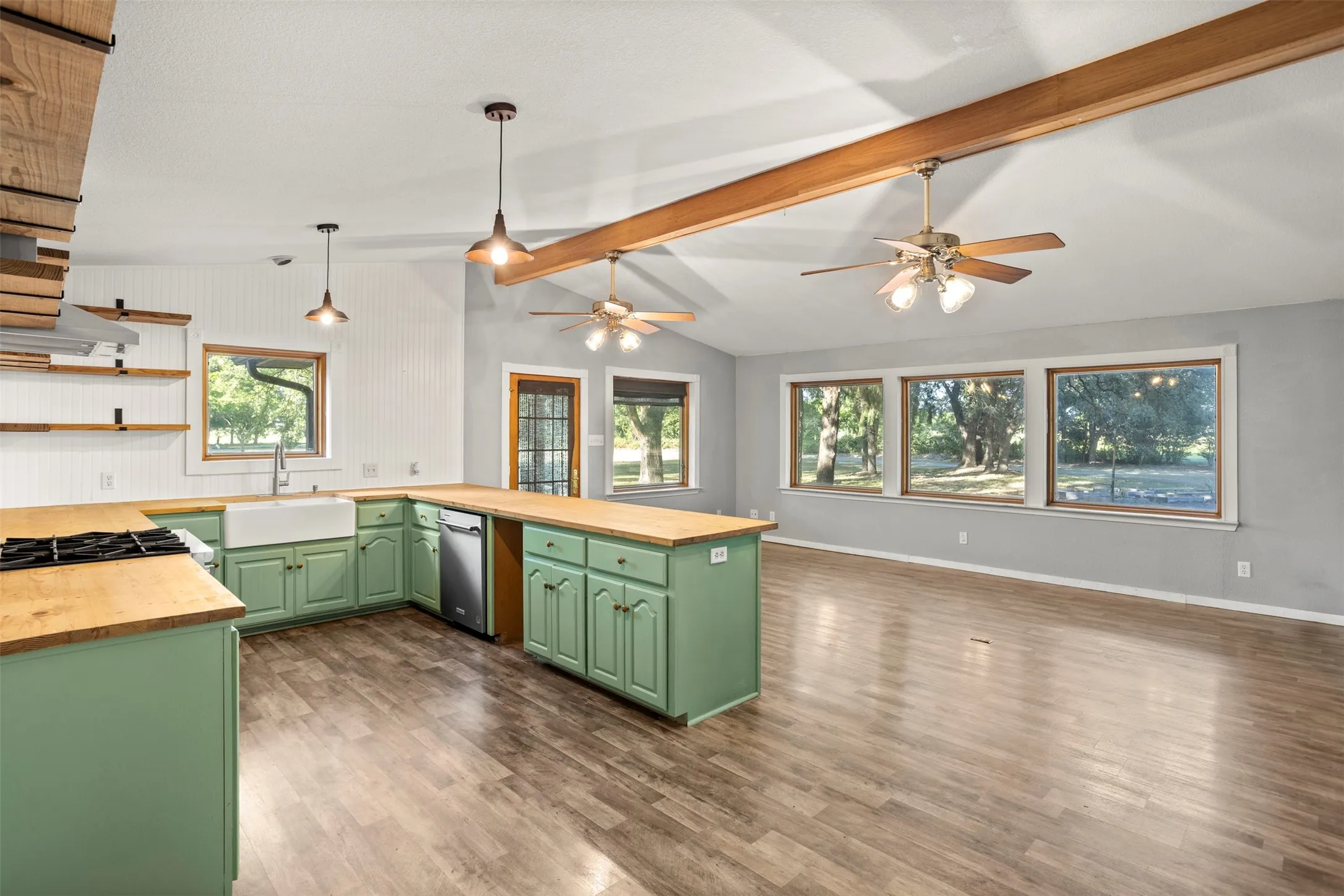 Single Family Residence For Sale in Kaufman County , 8412 County Road 4084, Scurry, Texas 75158, 3 Bedroom, 3 Bathroom, Garage spaces, 1,976 Sqft, built in 2001, mls#21320302, Real Estate Agent in Scurry, Homes For Sale in Kaufman county, Homes For Sale in Scurry, Realtor in Scurry Texas, Real Estate Brokerage Independent Realty Texas, Luminita Cordes Realtor