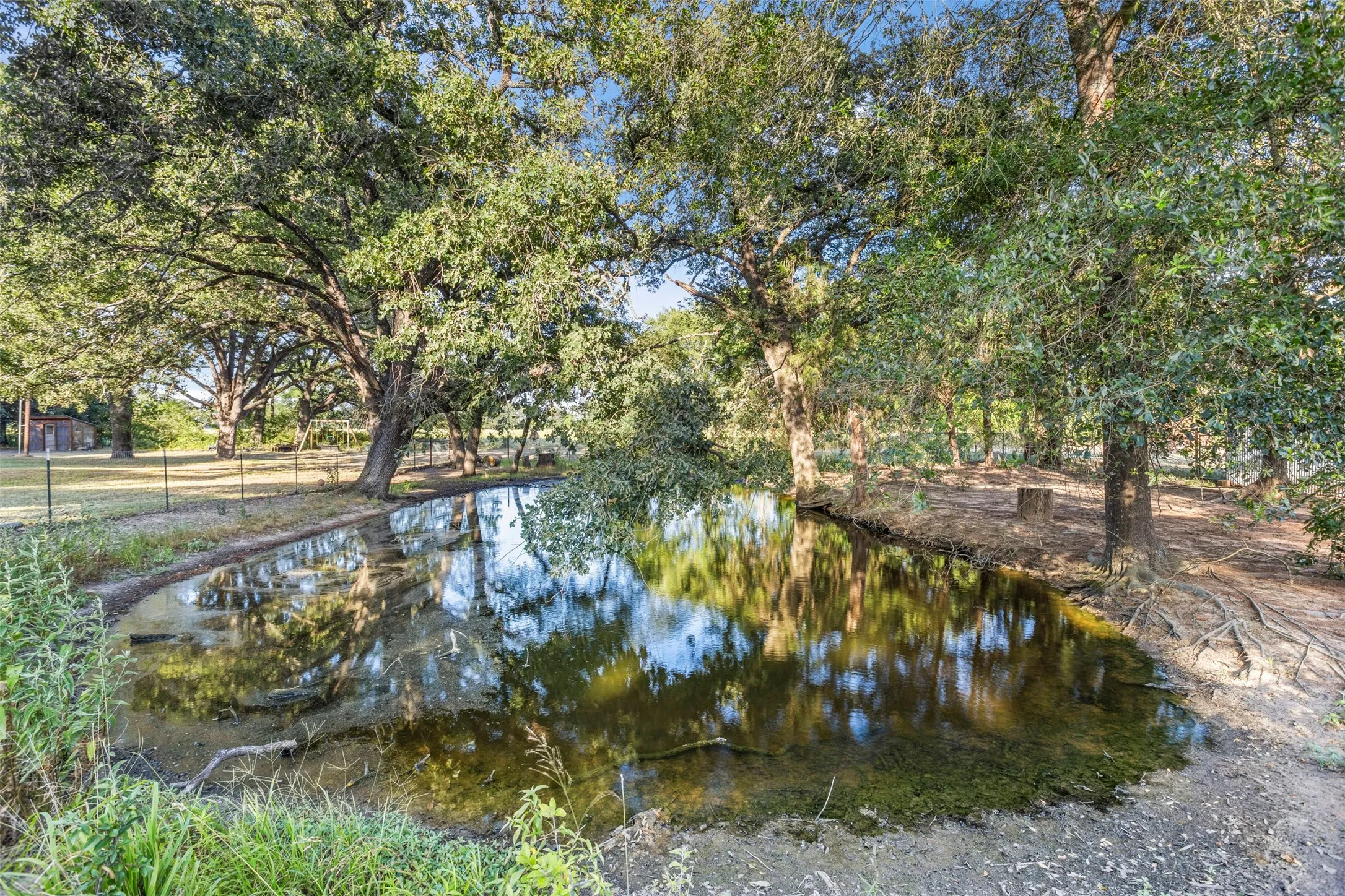 Single Family Residence For Sale in Kaufman County , 8412 County Road 4084, Scurry, Texas 75158, 3 Bedroom, 3 Bathroom, Garage spaces, 1,976 Sqft, built in 2001, mls#21320302, Real Estate Agent in Scurry, Homes For Sale in Kaufman county, Homes For Sale in Scurry, Realtor in Scurry Texas, Real Estate Brokerage Independent Realty Texas, Luminita Cordes Realtor