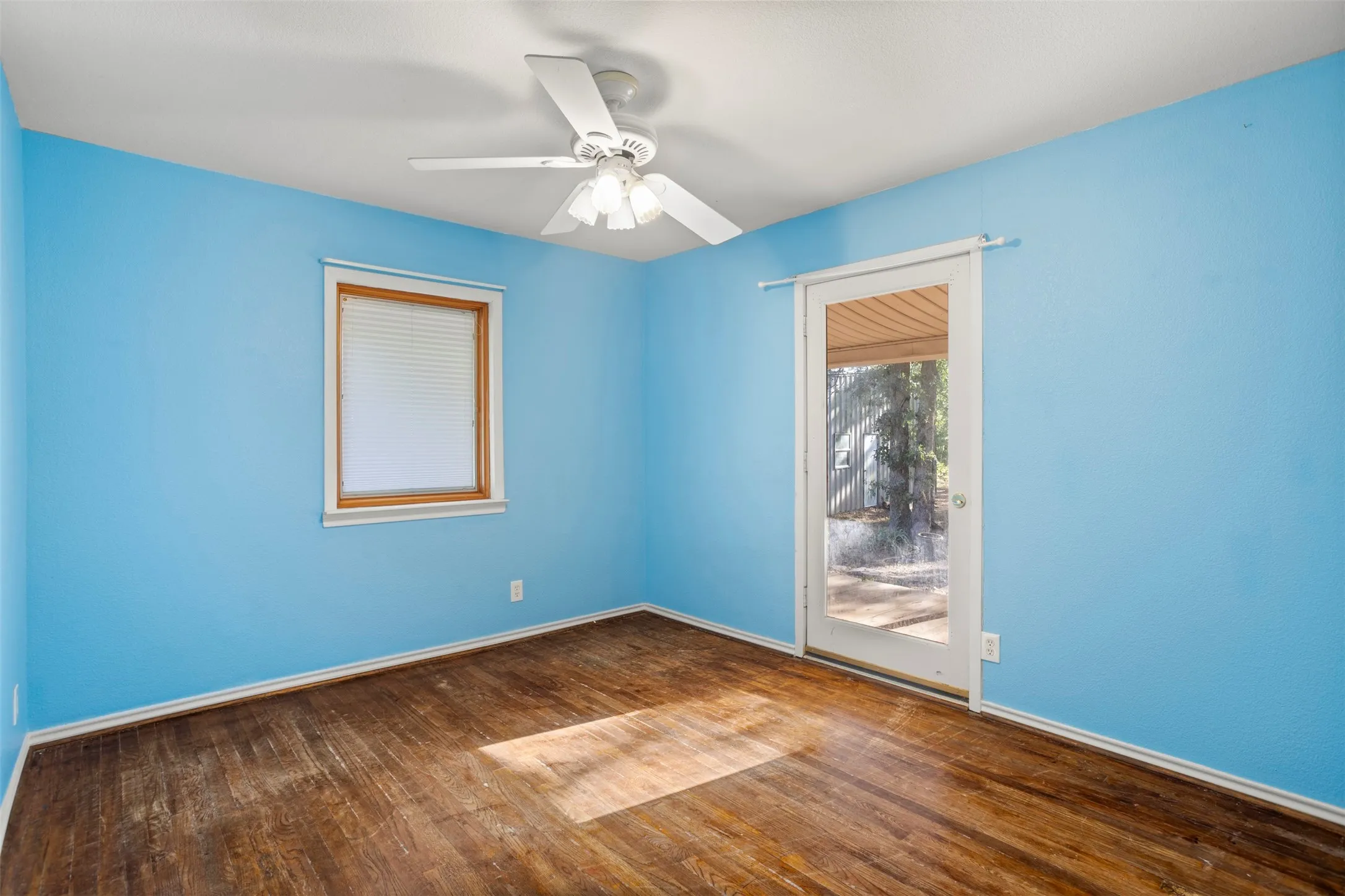 Single Family Residence For Sale in Kaufman County , 8412 County Road 4084, Scurry, Texas 75158, 3 Bedroom, 3 Bathroom, Garage spaces, 1,976 Sqft, built in 2001, mls#21320302, Real Estate Agent in Scurry, Homes For Sale in Kaufman county, Homes For Sale in Scurry, Realtor in Scurry Texas, Real Estate Brokerage Independent Realty Texas, Luminita Cordes Realtor