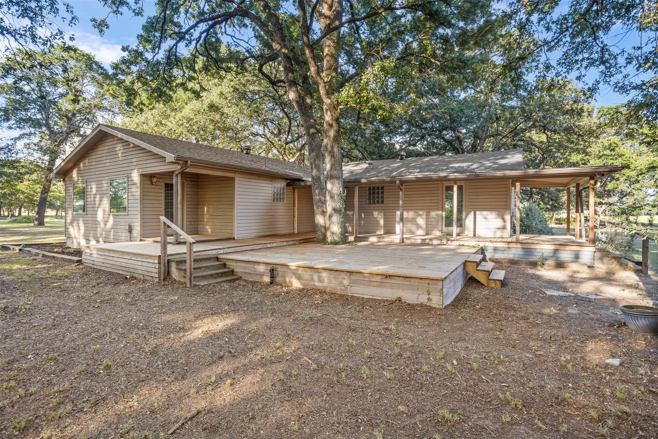 Single Family Residence For Sale in Kaufman County , 8412 County Road 4084, Scurry, Texas 75158, 3 Bedroom, 3 Bathroom, Garage spaces, 1,976 Sqft, built in 2001, mls#21320302, Real Estate Agent in Scurry, Homes For Sale in Kaufman county, Homes For Sale in Scurry, Realtor in Scurry Texas, Real Estate Brokerage Independent Realty Texas, Luminita Cordes Realtor