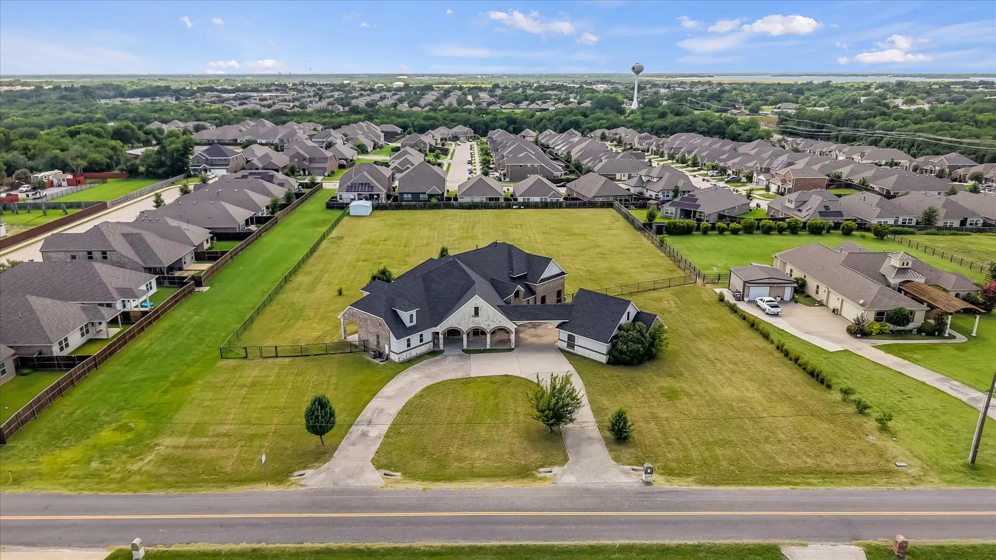 Single Family Residence For Sale in Collin County , 9770 County Road 483, Lavon, Texas 75166, 5 Bedroom, 6 Bathroom, 1 Garage spaces, 5,065 Sqft, built in 2007, mls#21301672, Real Estate Agent in Lavon, Homes For Sale in Collin county, Homes For Sale in Lavon, Realtor in Lavon Texas, Real Estate Brokerage Independent Realty Texas, Luminita Cordes Realtor