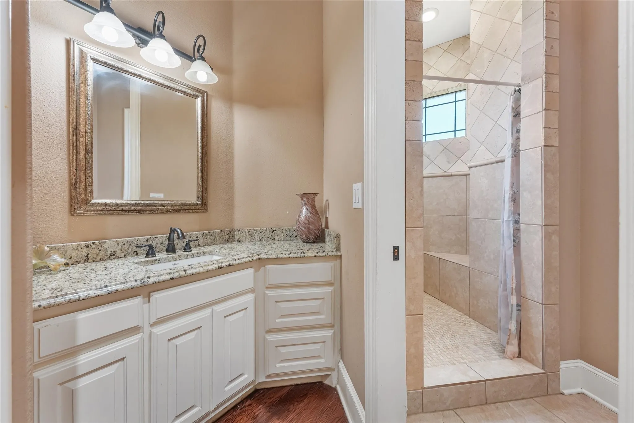 Single Family Residence For Sale in Collin County , 9770 County Road 483, Lavon, Texas 75166, 5 Bedroom, 6 Bathroom, 1 Garage spaces, 5,065 Sqft, built in 2007, mls#21301672, Real Estate Agent in Lavon, Homes For Sale in Collin county, Homes For Sale in Lavon, Realtor in Lavon Texas, Real Estate Brokerage Independent Realty Texas, Luminita Cordes Realtor