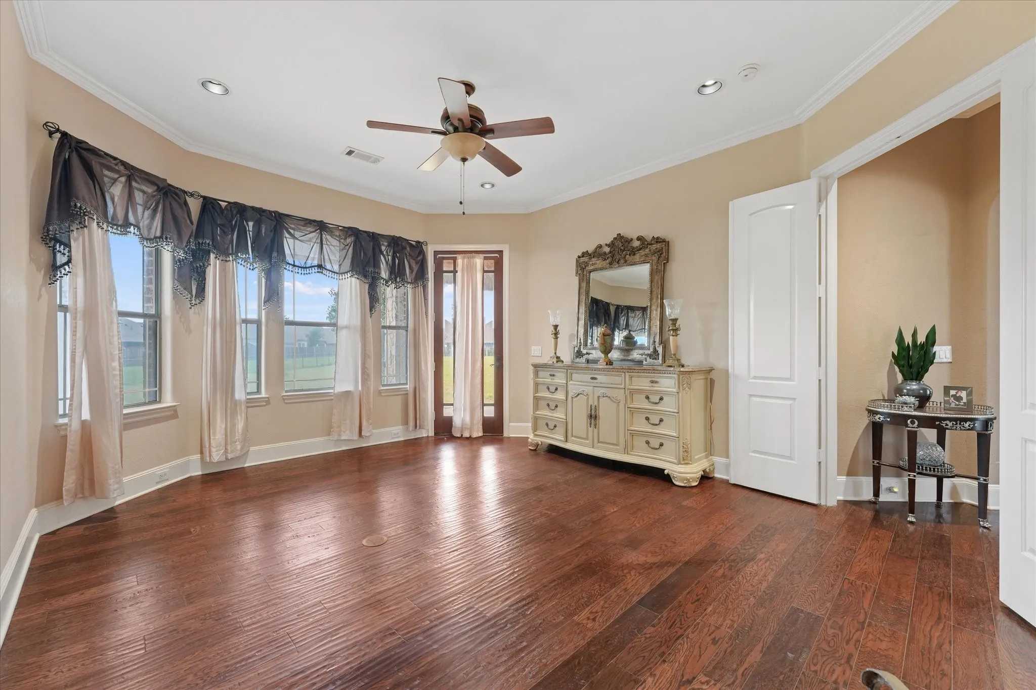 Single Family Residence For Sale in Collin County , 9770 County Road 483, Lavon, Texas 75166, 5 Bedroom, 6 Bathroom, 1 Garage spaces, 5,065 Sqft, built in 2007, mls#21301672, Real Estate Agent in Lavon, Homes For Sale in Collin county, Homes For Sale in Lavon, Realtor in Lavon Texas, Real Estate Brokerage Independent Realty Texas, Luminita Cordes Realtor