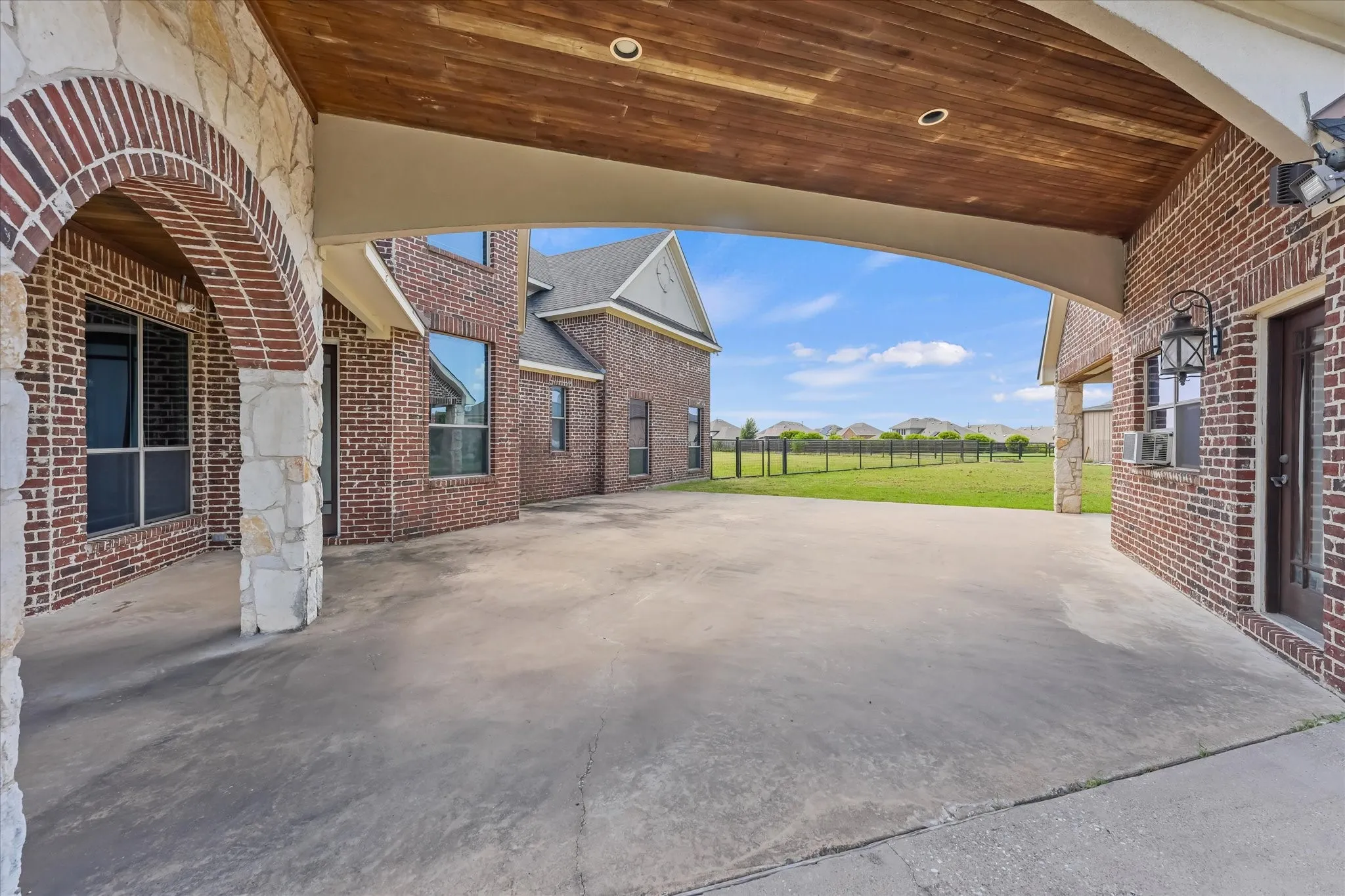 Single Family Residence For Sale in Collin County , 9770 County Road 483, Lavon, Texas 75166, 5 Bedroom, 6 Bathroom, 1 Garage spaces, 5,065 Sqft, built in 2007, mls#21301672, Real Estate Agent in Lavon, Homes For Sale in Collin county, Homes For Sale in Lavon, Realtor in Lavon Texas, Real Estate Brokerage Independent Realty Texas, Luminita Cordes Realtor