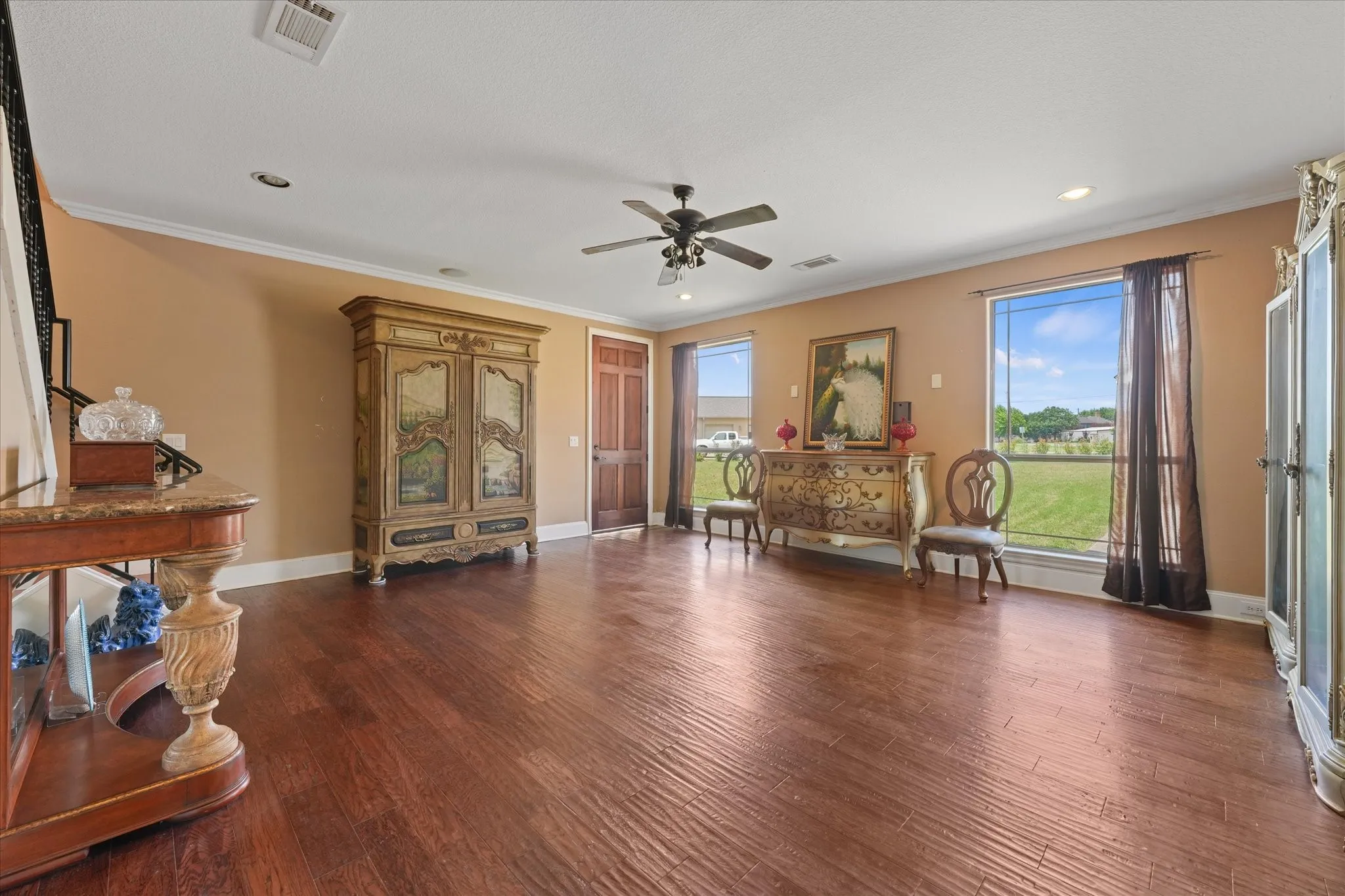 2nd Living Room