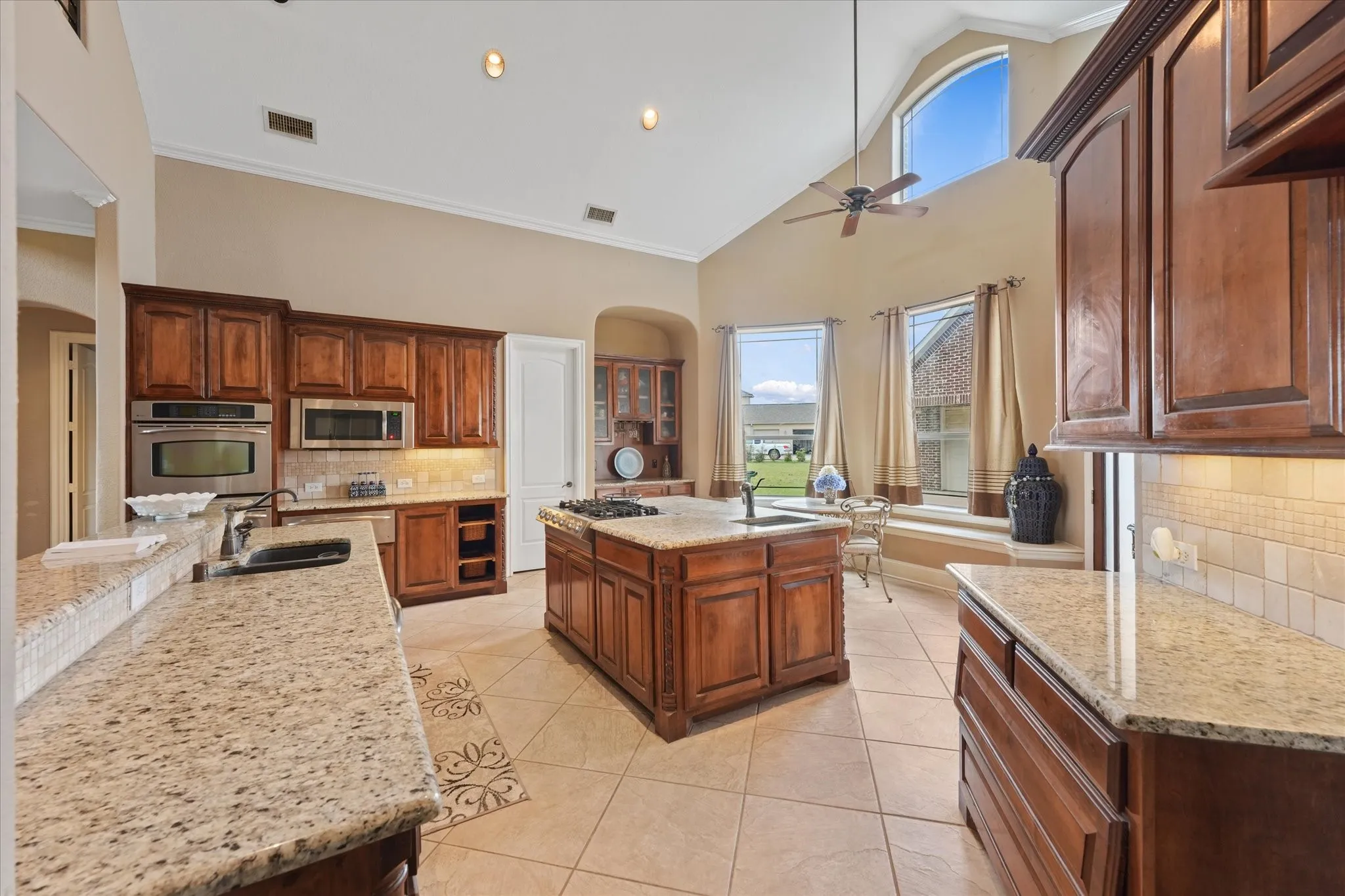 Single Family Residence For Sale in Collin County , 9770 County Road 483, Lavon, Texas 75166, 5 Bedroom, 6 Bathroom, 1 Garage spaces, 5,065 Sqft, built in 2007, mls#21301672, Real Estate Agent in Lavon, Homes For Sale in Collin county, Homes For Sale in Lavon, Realtor in Lavon Texas, Real Estate Brokerage Independent Realty Texas, Luminita Cordes Realtor