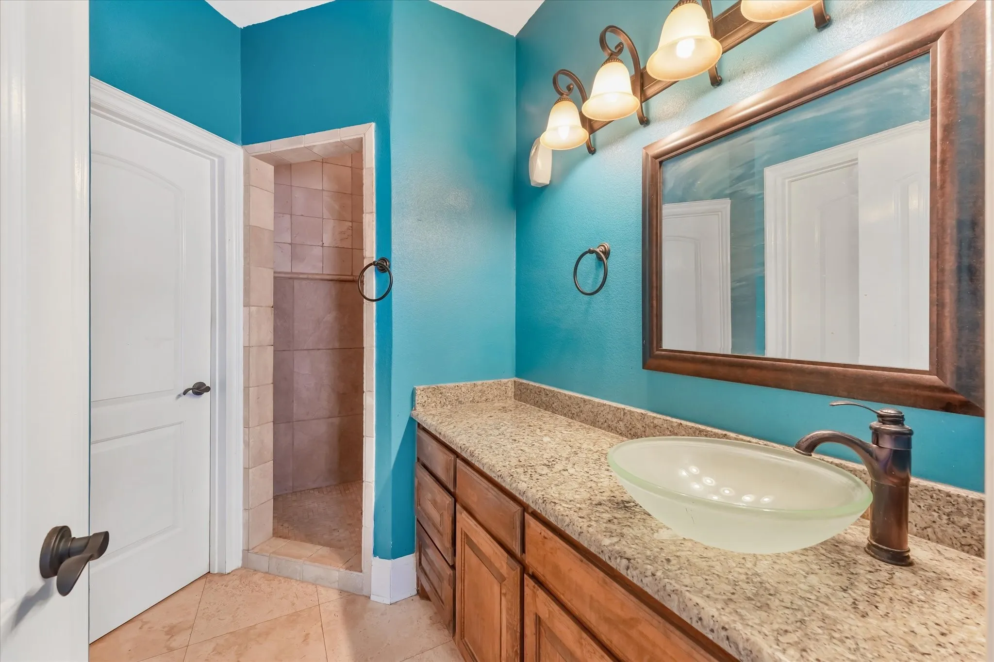 Full Bathroom in Quest Quarters