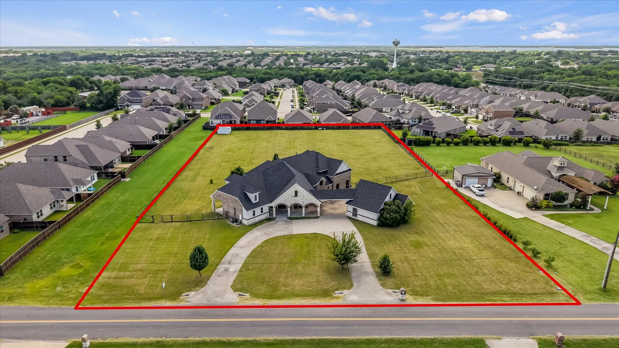 Single Family Residence For Sale in Collin County , 9770 County Road 483, Lavon, Texas 75166, 5 Bedroom, 6 Bathroom, 1 Garage spaces, 5,065 Sqft, built in 2007, mls#21301672, Real Estate Agent in Lavon, Homes For Sale in Collin county, Homes For Sale in Lavon, Realtor in Lavon Texas, Real Estate Brokerage Independent Realty Texas, Luminita Cordes Realtor