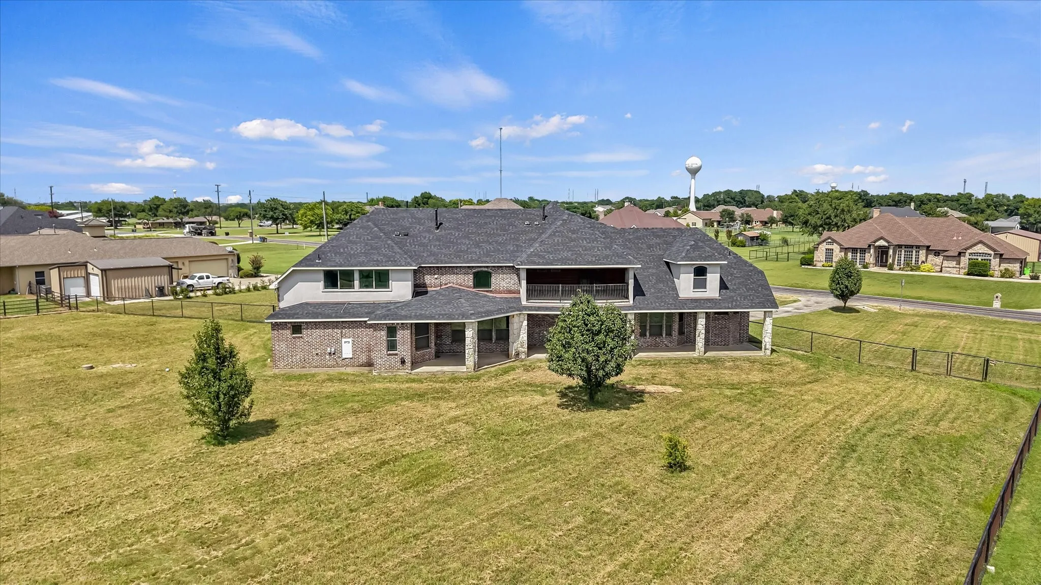 Single Family Residence For Sale in Collin County , 9770 County Road 483, Lavon, Texas 75166, 5 Bedroom, 6 Bathroom, 1 Garage spaces, 5,065 Sqft, built in 2007, mls#21301672, Real Estate Agent in Lavon, Homes For Sale in Collin county, Homes For Sale in Lavon, Realtor in Lavon Texas, Real Estate Brokerage Independent Realty Texas, Luminita Cordes Realtor