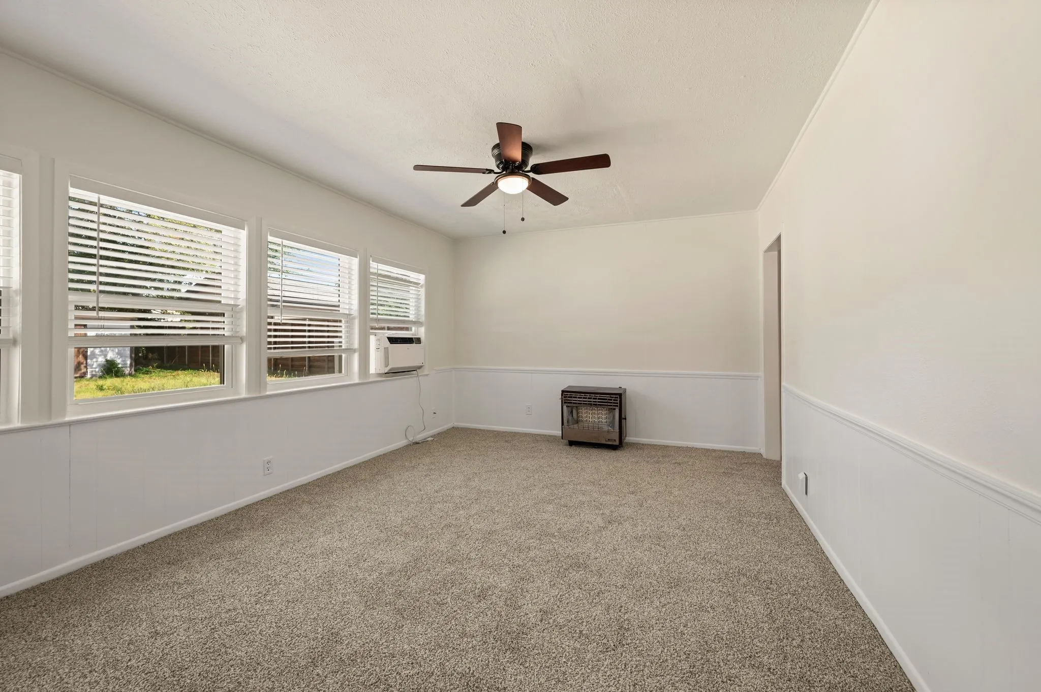 Single Family Residence For Sale in Dallas County , 1625 Meadowbrook Drive, Garland, Texas 75042, 3 Bedroom, 2 Bathroom, Garage spaces, 1,736 Sqft, built in 1948, mls#21315697, Real Estate Agent in Garland, Homes For Sale in Dallas county, Homes For Sale in Garland, Realtor in Garland Texas, Real Estate Brokerage Independent Realty Texas, Luminita Cordes Realtor
