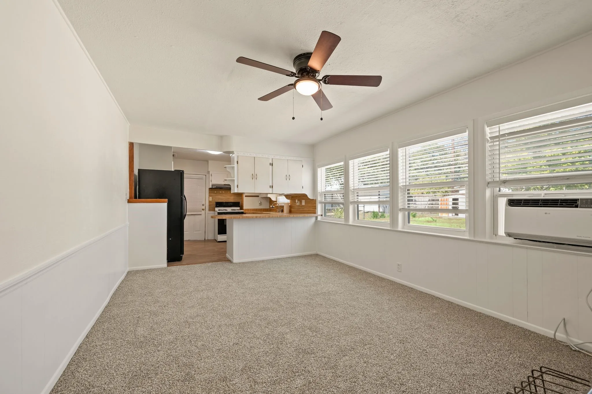 Single Family Residence For Sale in Dallas County , 1625 Meadowbrook Drive, Garland, Texas 75042, 3 Bedroom, 2 Bathroom, Garage spaces, 1,736 Sqft, built in 1948, mls#21315697, Real Estate Agent in Garland, Homes For Sale in Dallas county, Homes For Sale in Garland, Realtor in Garland Texas, Real Estate Brokerage Independent Realty Texas, Luminita Cordes Realtor