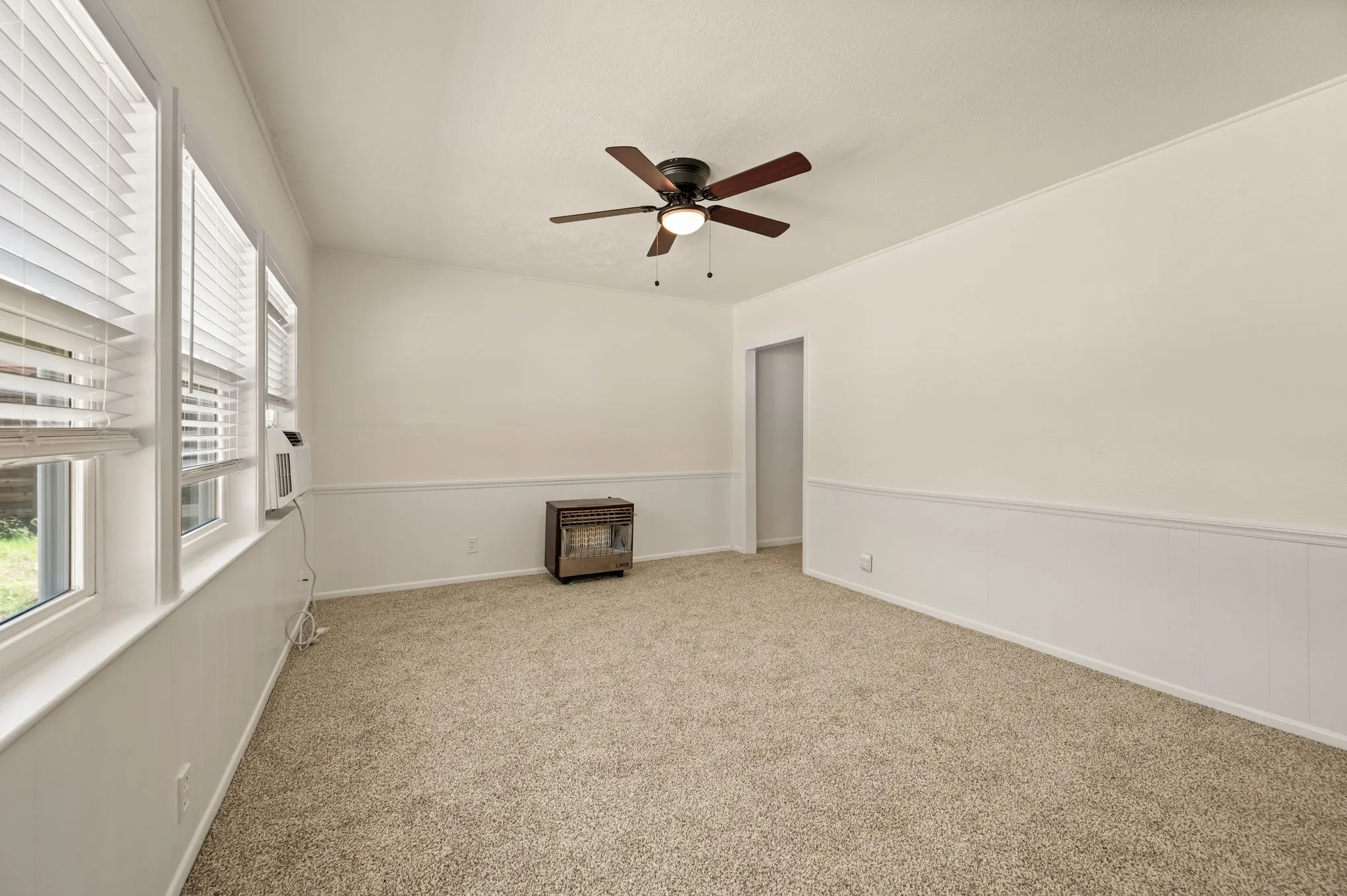 Single Family Residence For Sale in Dallas County , 1625 Meadowbrook Drive, Garland, Texas 75042, 3 Bedroom, 2 Bathroom, Garage spaces, 1,736 Sqft, built in 1948, mls#21315697, Real Estate Agent in Garland, Homes For Sale in Dallas county, Homes For Sale in Garland, Realtor in Garland Texas, Real Estate Brokerage Independent Realty Texas, Luminita Cordes Realtor