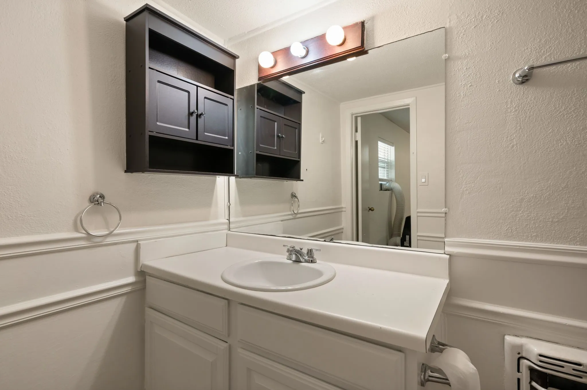 Single Family Residence For Sale in Dallas County , 1625 Meadowbrook Drive, Garland, Texas 75042, 3 Bedroom, 2 Bathroom, Garage spaces, 1,736 Sqft, built in 1948, mls#21315697, Real Estate Agent in Garland, Homes For Sale in Dallas county, Homes For Sale in Garland, Realtor in Garland Texas, Real Estate Brokerage Independent Realty Texas, Luminita Cordes Realtor
