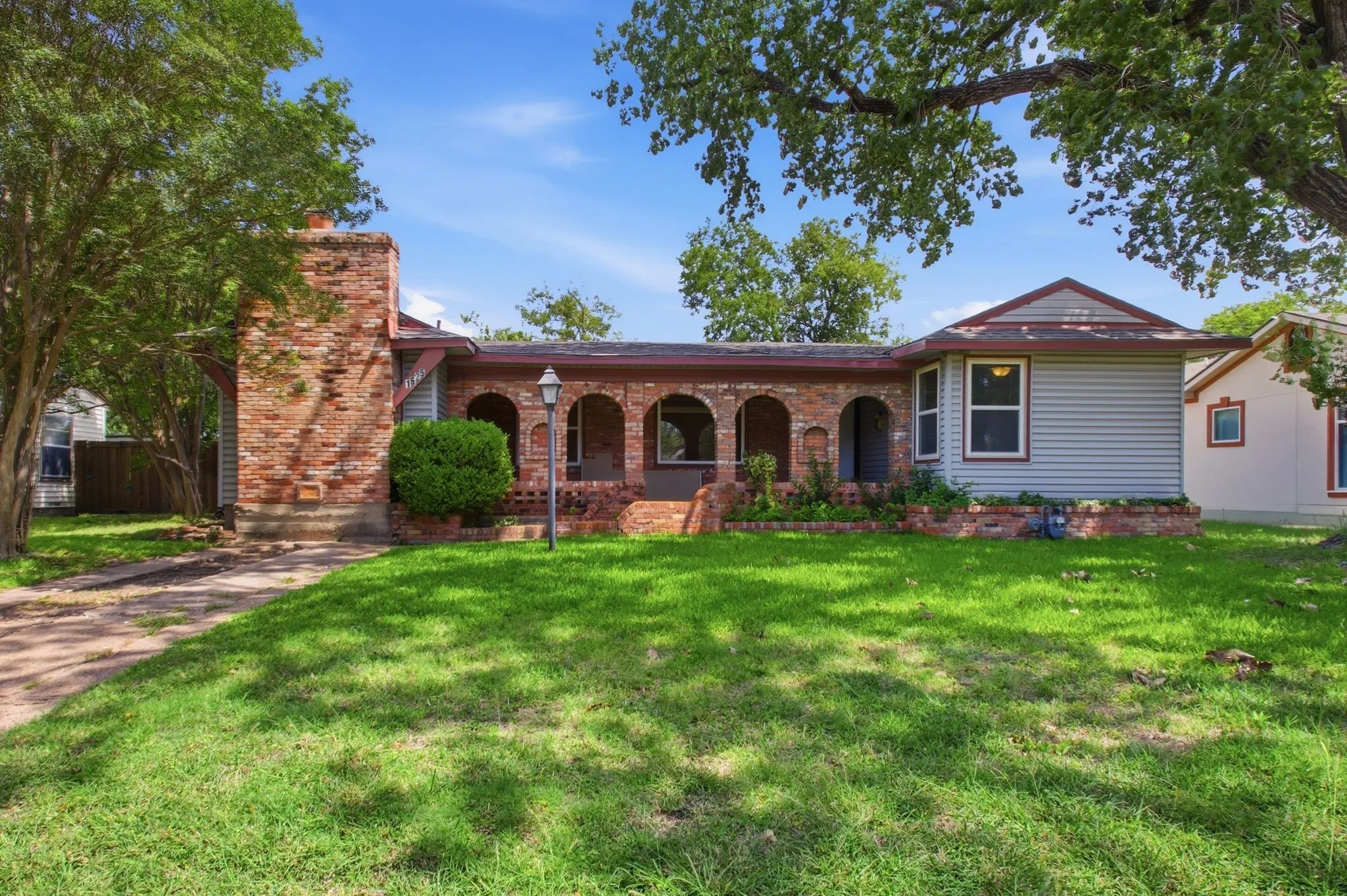 Single Family Residence For Sale in Dallas County , 1625 Meadowbrook Drive, Garland, Texas 75042, 3 Bedroom, 2 Bathroom, Garage spaces, 1,736 Sqft, built in 1948, mls#21315697, Real Estate Agent in Garland, Homes For Sale in Dallas county, Homes For Sale in Garland, Realtor in Garland Texas, Real Estate Brokerage Independent Realty Texas, Luminita Cordes Realtor
