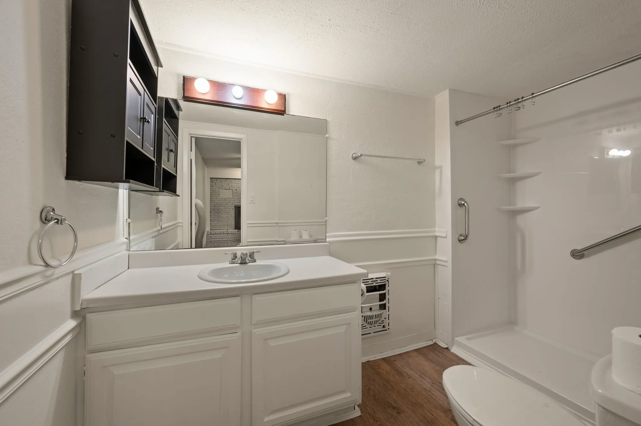 Single Family Residence For Sale in Dallas County , 1625 Meadowbrook Drive, Garland, Texas 75042, 3 Bedroom, 2 Bathroom, Garage spaces, 1,736 Sqft, built in 1948, mls#21315697, Real Estate Agent in Garland, Homes For Sale in Dallas county, Homes For Sale in Garland, Realtor in Garland Texas, Real Estate Brokerage Independent Realty Texas, Luminita Cordes Realtor