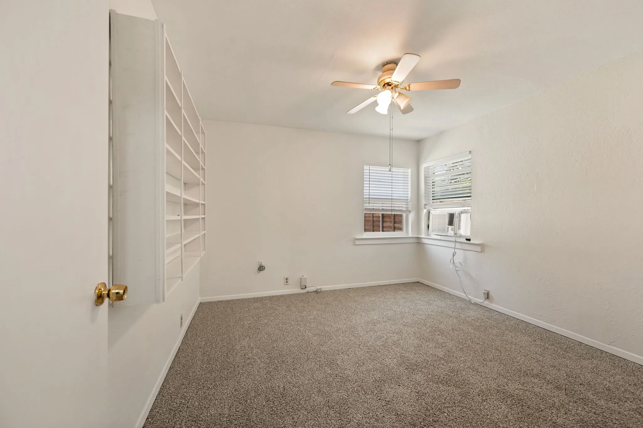 Single Family Residence For Sale in Dallas County , 1625 Meadowbrook Drive, Garland, Texas 75042, 3 Bedroom, 2 Bathroom, Garage spaces, 1,736 Sqft, built in 1948, mls#21315697, Real Estate Agent in Garland, Homes For Sale in Dallas county, Homes For Sale in Garland, Realtor in Garland Texas, Real Estate Brokerage Independent Realty Texas, Luminita Cordes Realtor