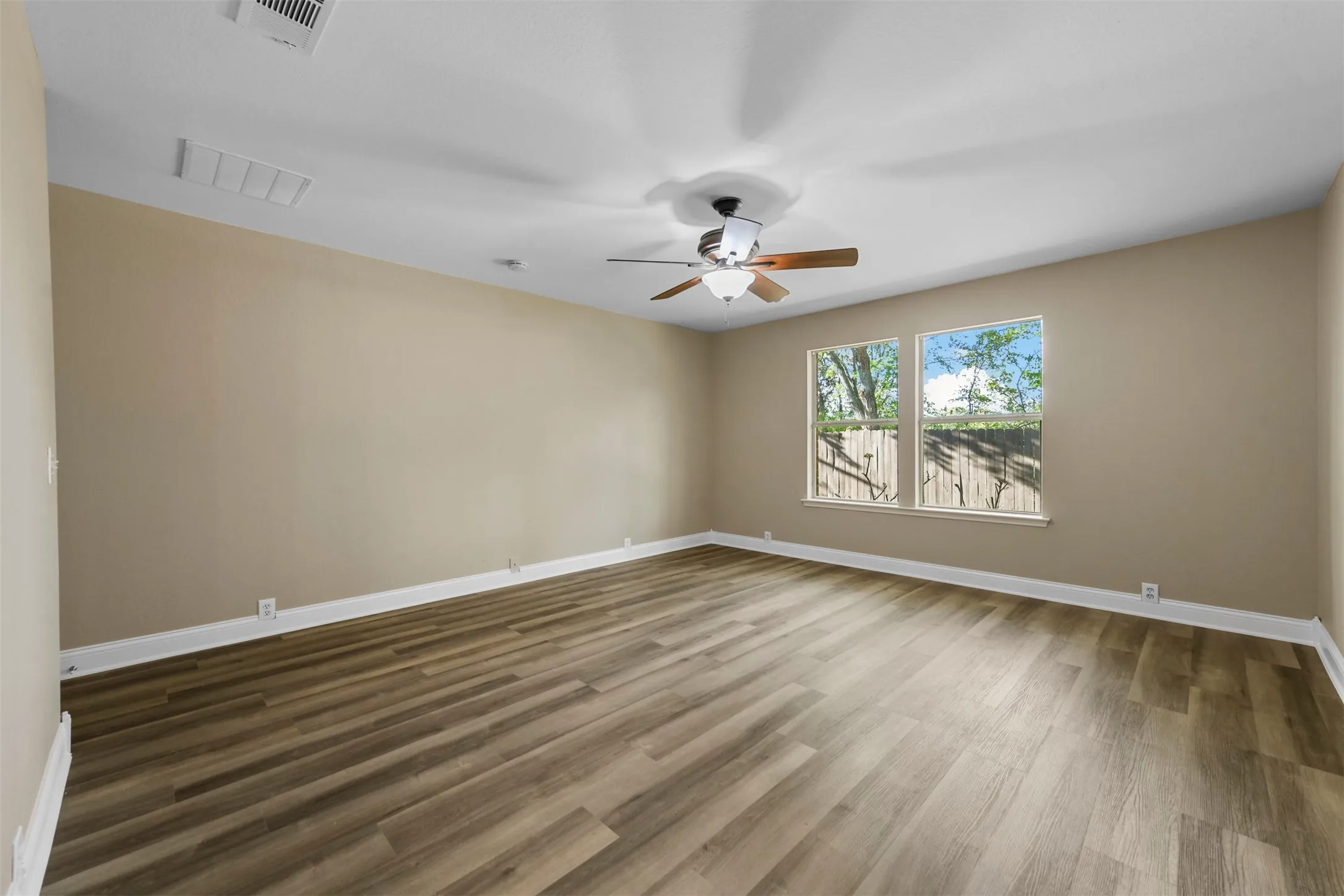 Single Family Residence For Rent in Denton County , 3805 San Lorenzo Drive, Denton, Texas 76210, 3 Bedroom, 2 Bathroom, 3 Garage spaces, 1,999 Sqft, built in 2003, mls#21321183, Real Estate Agent in Denton, Homes For Rent in Denton county, Homes For Rent in Denton, Realtor in Denton Texas, Real Estate Brokerage Independent Realty Texas, Luminita Cordes Realtor