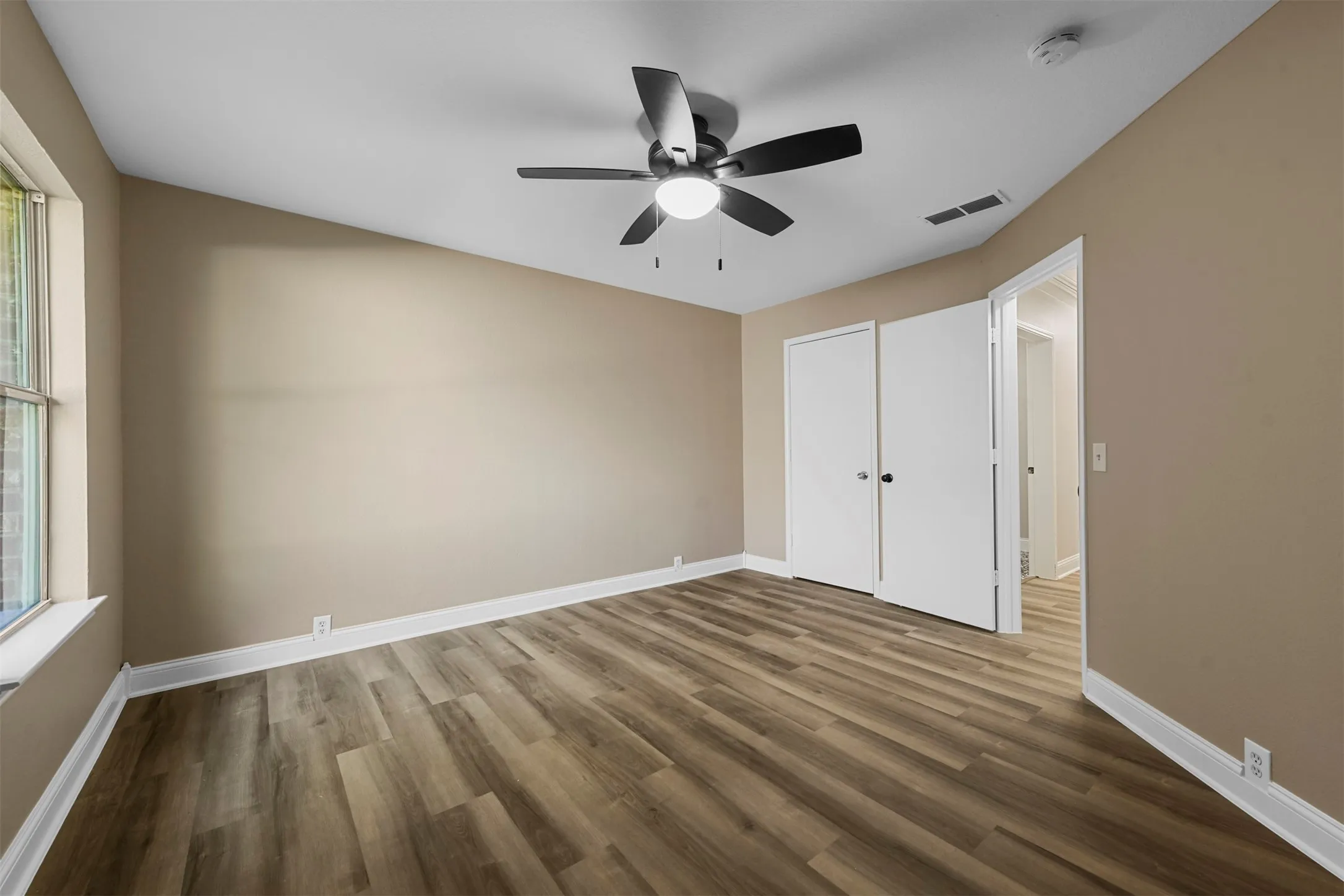 Single Family Residence For Rent in Denton County , 3805 San Lorenzo Drive, Denton, Texas 76210, 3 Bedroom, 2 Bathroom, 3 Garage spaces, 1,999 Sqft, built in 2003, mls#21321183, Real Estate Agent in Denton, Homes For Rent in Denton county, Homes For Rent in Denton, Realtor in Denton Texas, Real Estate Brokerage Independent Realty Texas, Luminita Cordes Realtor
