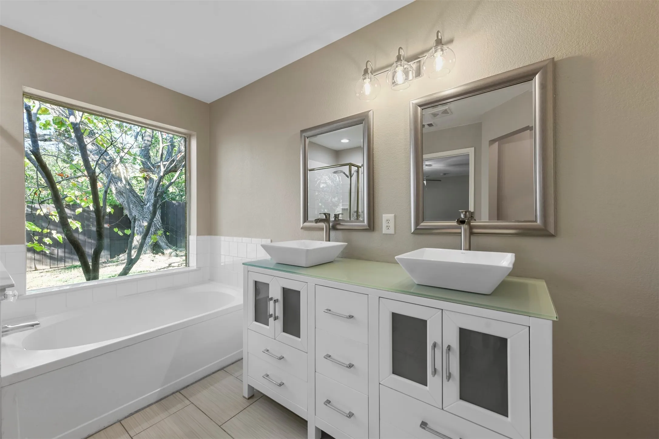 Single Family Residence For Rent in Denton County , 3805 San Lorenzo Drive, Denton, Texas 76210, 3 Bedroom, 2 Bathroom, 3 Garage spaces, 1,999 Sqft, built in 2003, mls#21321183, Real Estate Agent in Denton, Homes For Rent in Denton county, Homes For Rent in Denton, Realtor in Denton Texas, Real Estate Brokerage Independent Realty Texas, Luminita Cordes Realtor