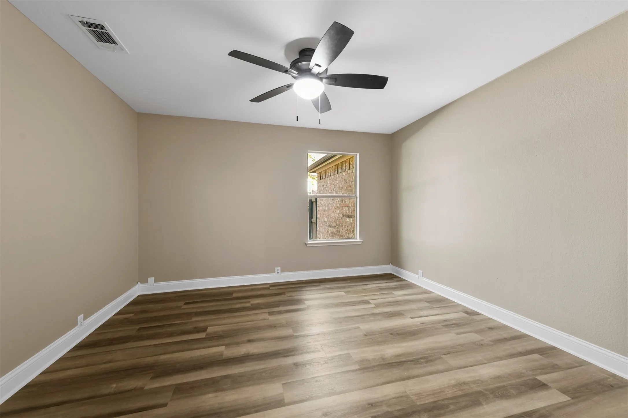 Single Family Residence For Rent in Denton County , 3805 San Lorenzo Drive, Denton, Texas 76210, 3 Bedroom, 2 Bathroom, 3 Garage spaces, 1,999 Sqft, built in 2003, mls#21321183, Real Estate Agent in Denton, Homes For Rent in Denton county, Homes For Rent in Denton, Realtor in Denton Texas, Real Estate Brokerage Independent Realty Texas, Luminita Cordes Realtor