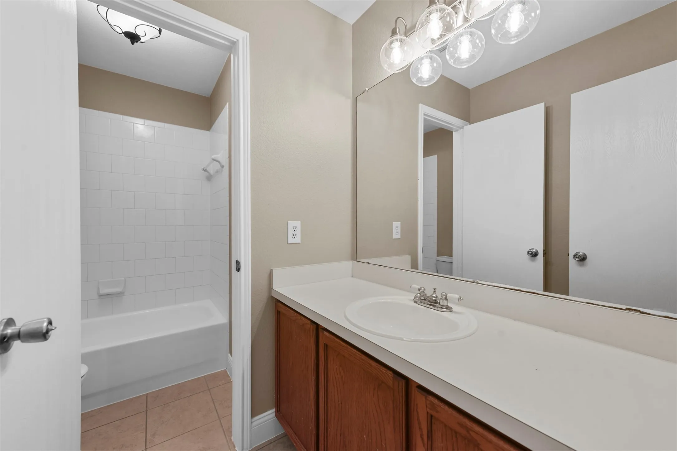 Single Family Residence For Rent in Denton County , 3805 San Lorenzo Drive, Denton, Texas 76210, 3 Bedroom, 2 Bathroom, 3 Garage spaces, 1,999 Sqft, built in 2003, mls#21321183, Real Estate Agent in Denton, Homes For Rent in Denton county, Homes For Rent in Denton, Realtor in Denton Texas, Real Estate Brokerage Independent Realty Texas, Luminita Cordes Realtor