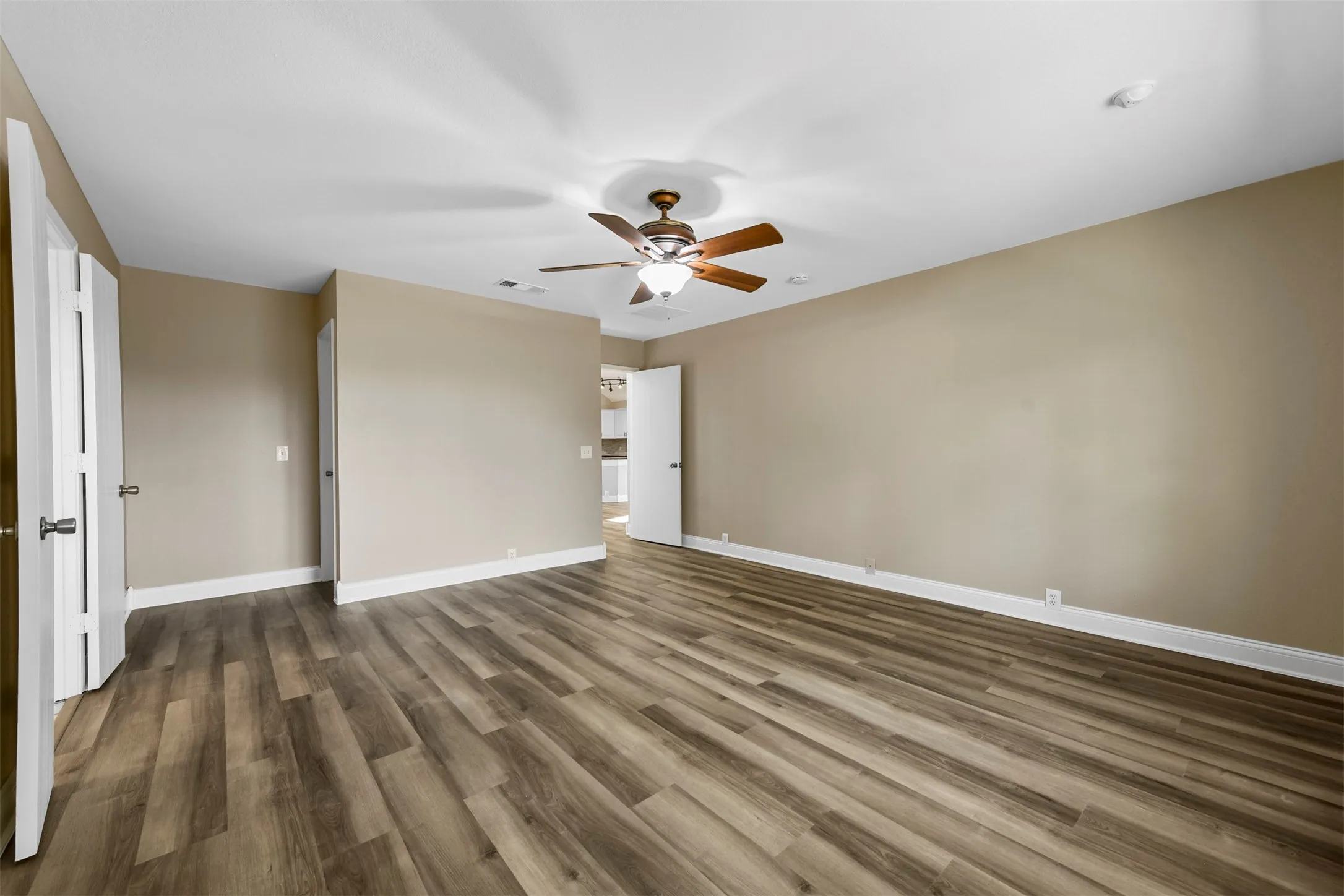 Single Family Residence For Rent in Denton County , 3805 San Lorenzo Drive, Denton, Texas 76210, 3 Bedroom, 2 Bathroom, 3 Garage spaces, 1,999 Sqft, built in 2003, mls#21321183, Real Estate Agent in Denton, Homes For Rent in Denton county, Homes For Rent in Denton, Realtor in Denton Texas, Real Estate Brokerage Independent Realty Texas, Luminita Cordes Realtor