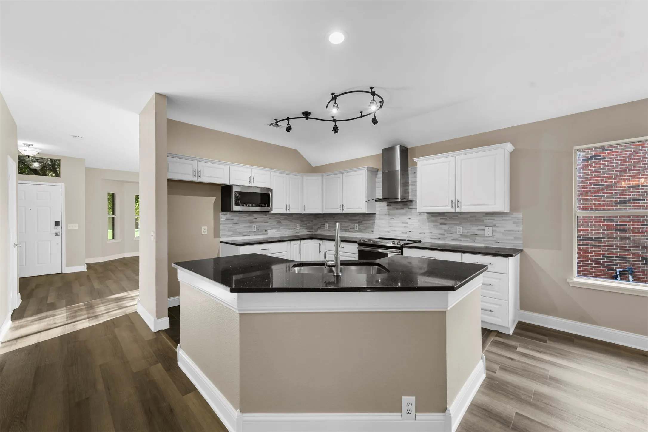 Single Family Residence For Rent in Denton County , 3805 San Lorenzo Drive, Denton, Texas 76210, 3 Bedroom, 2 Bathroom, 3 Garage spaces, 1,999 Sqft, built in 2003, mls#21321183, Real Estate Agent in Denton, Homes For Rent in Denton county, Homes For Rent in Denton, Realtor in Denton Texas, Real Estate Brokerage Independent Realty Texas, Luminita Cordes Realtor