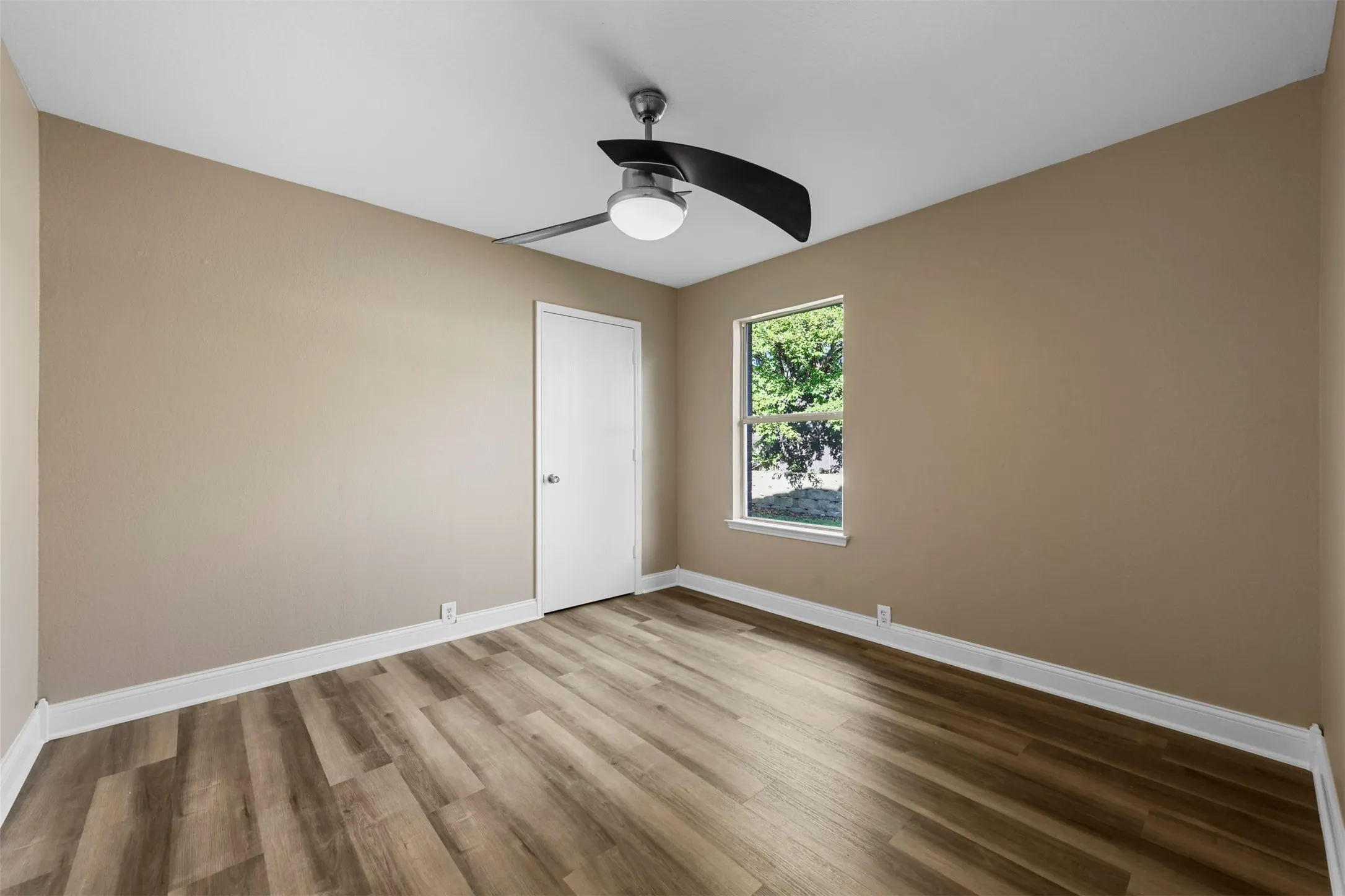 Single Family Residence For Rent in Denton County , 3805 San Lorenzo Drive, Denton, Texas 76210, 3 Bedroom, 2 Bathroom, 3 Garage spaces, 1,999 Sqft, built in 2003, mls#21321183, Real Estate Agent in Denton, Homes For Rent in Denton county, Homes For Rent in Denton, Realtor in Denton Texas, Real Estate Brokerage Independent Realty Texas, Luminita Cordes Realtor