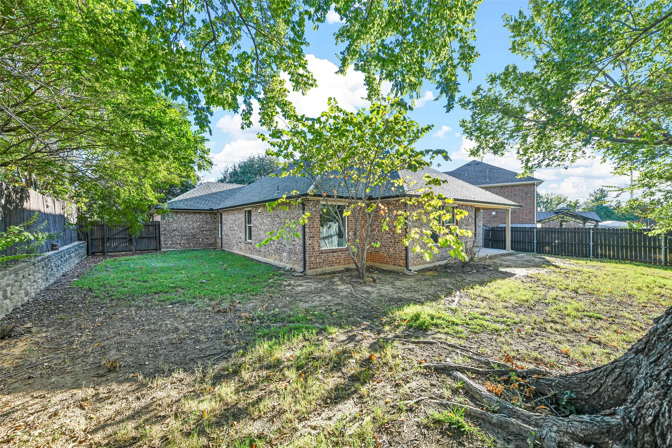 Single Family Residence For Rent in Denton County , 3805 San Lorenzo Drive, Denton, Texas 76210, 3 Bedroom, 2 Bathroom, 3 Garage spaces, 1,999 Sqft, built in 2003, mls#21321183, Real Estate Agent in Denton, Homes For Rent in Denton county, Homes For Rent in Denton, Realtor in Denton Texas, Real Estate Brokerage Independent Realty Texas, Luminita Cordes Realtor