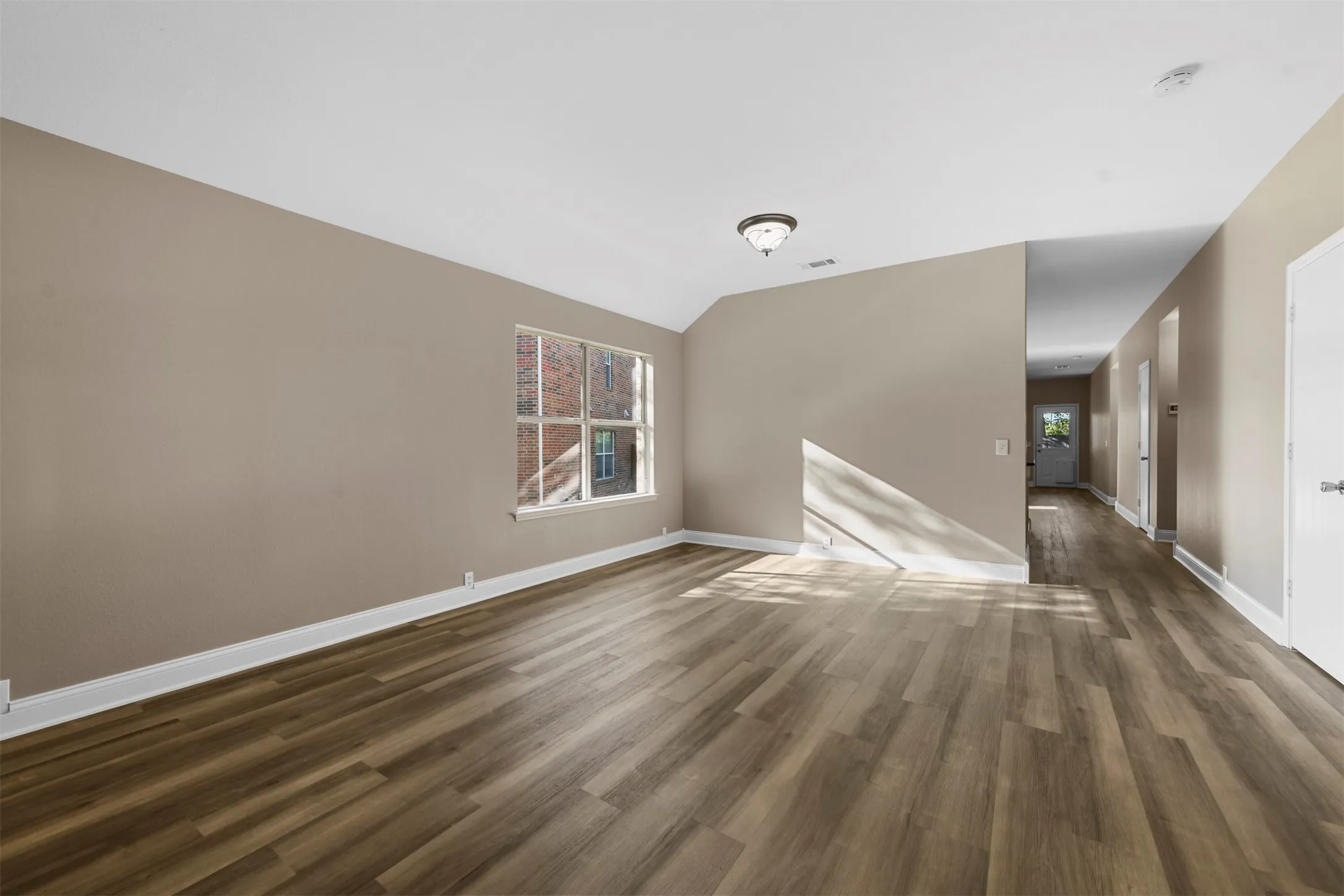 Single Family Residence For Rent in Denton County , 3805 San Lorenzo Drive, Denton, Texas 76210, 3 Bedroom, 2 Bathroom, 3 Garage spaces, 1,999 Sqft, built in 2003, mls#21321183, Real Estate Agent in Denton, Homes For Rent in Denton county, Homes For Rent in Denton, Realtor in Denton Texas, Real Estate Brokerage Independent Realty Texas, Luminita Cordes Realtor